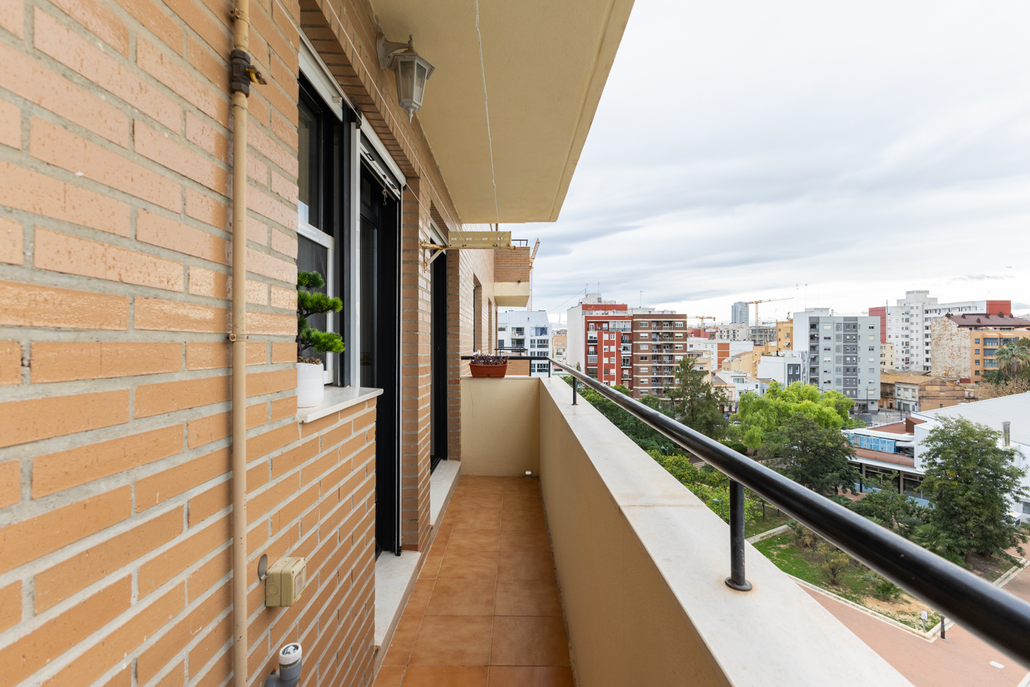 Nice non-furnished apartment facing Ayora Garden
