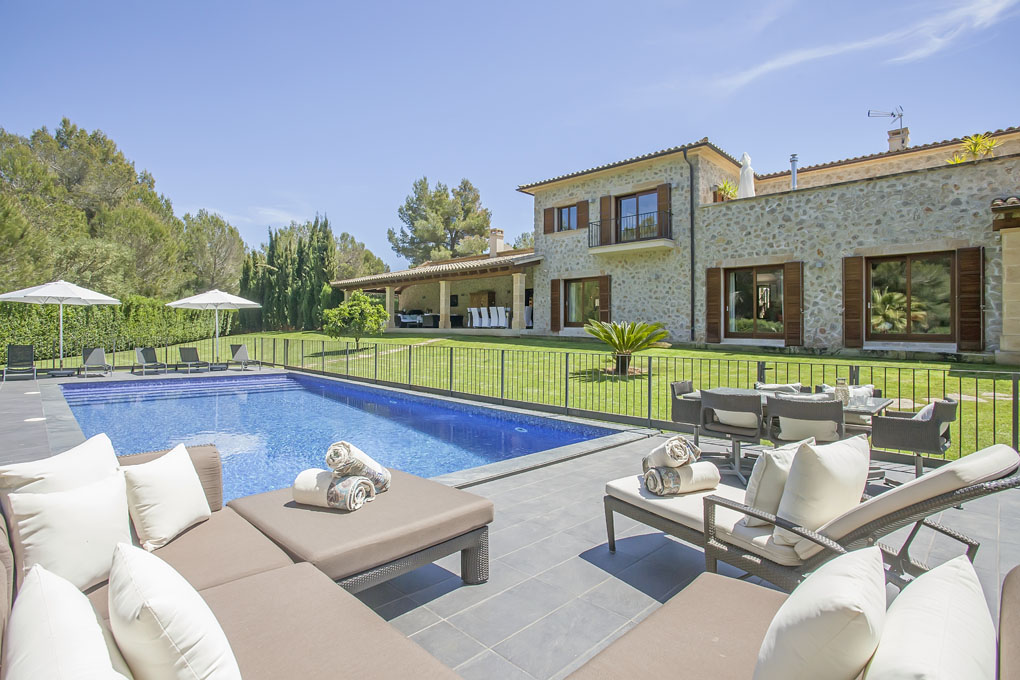 Prestigious Mediterranean Estate in Finca Style