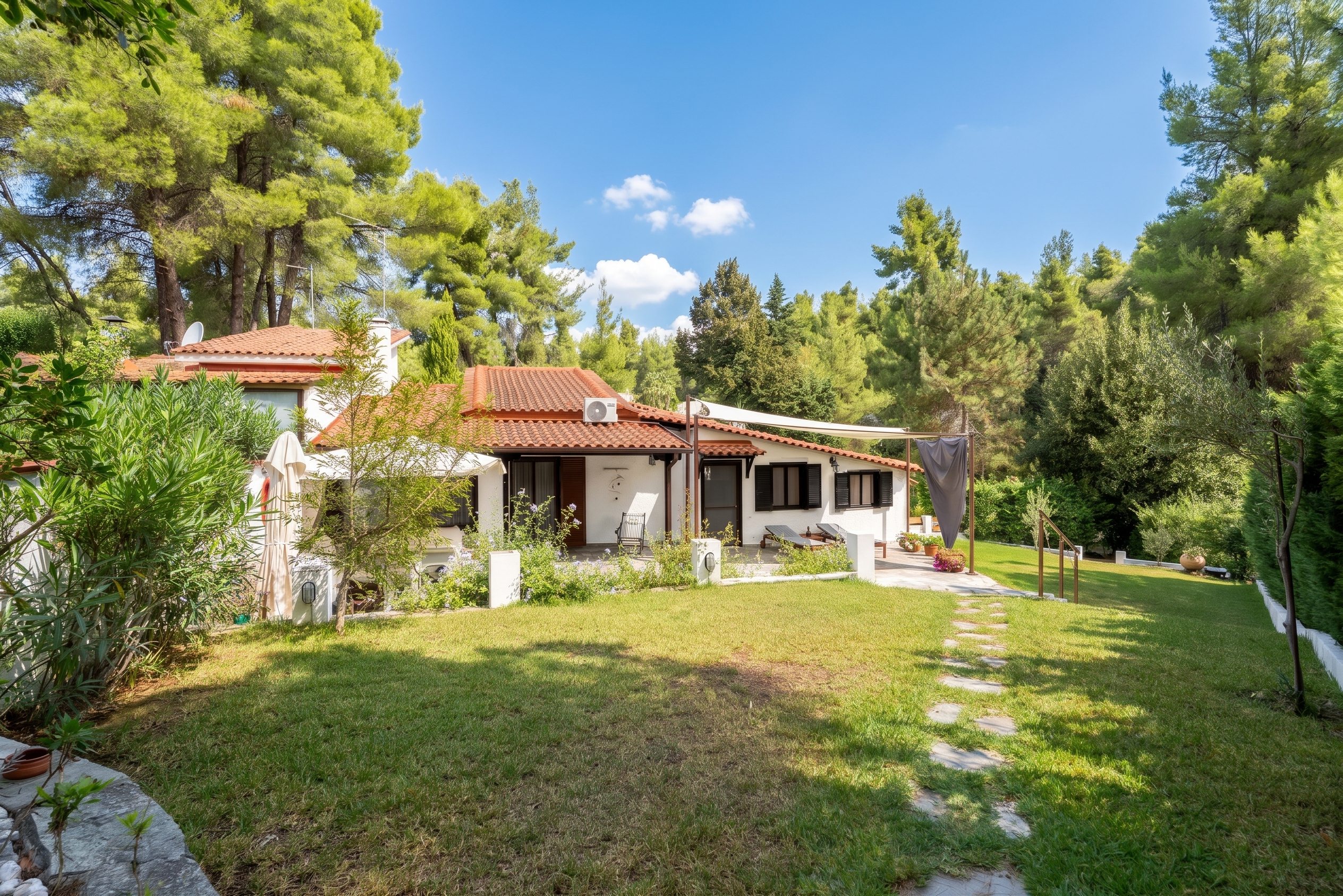 3-Schlafzimmer-Unterkunft nahe dem Sani Resort [KI-modifiziert]