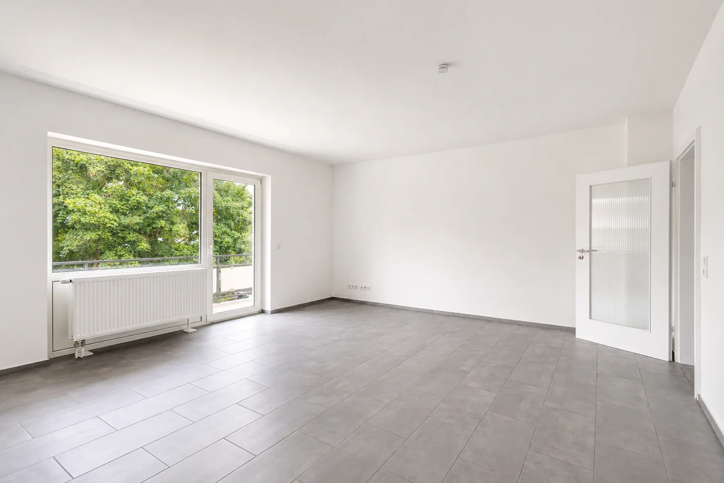 Frisch renovierte 3-ZKB-Wohnung mit großem Balkon und Stellplatz! - Photo 2