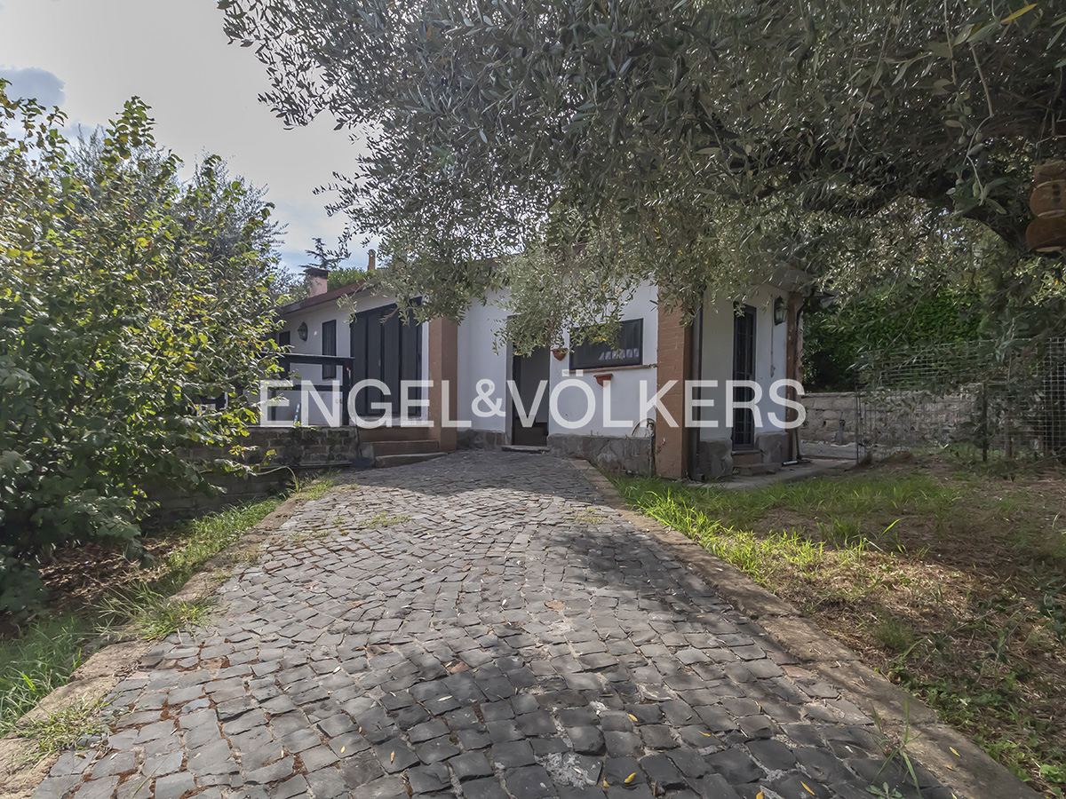 Apartment surrounded by greenery in the Giustiniana area