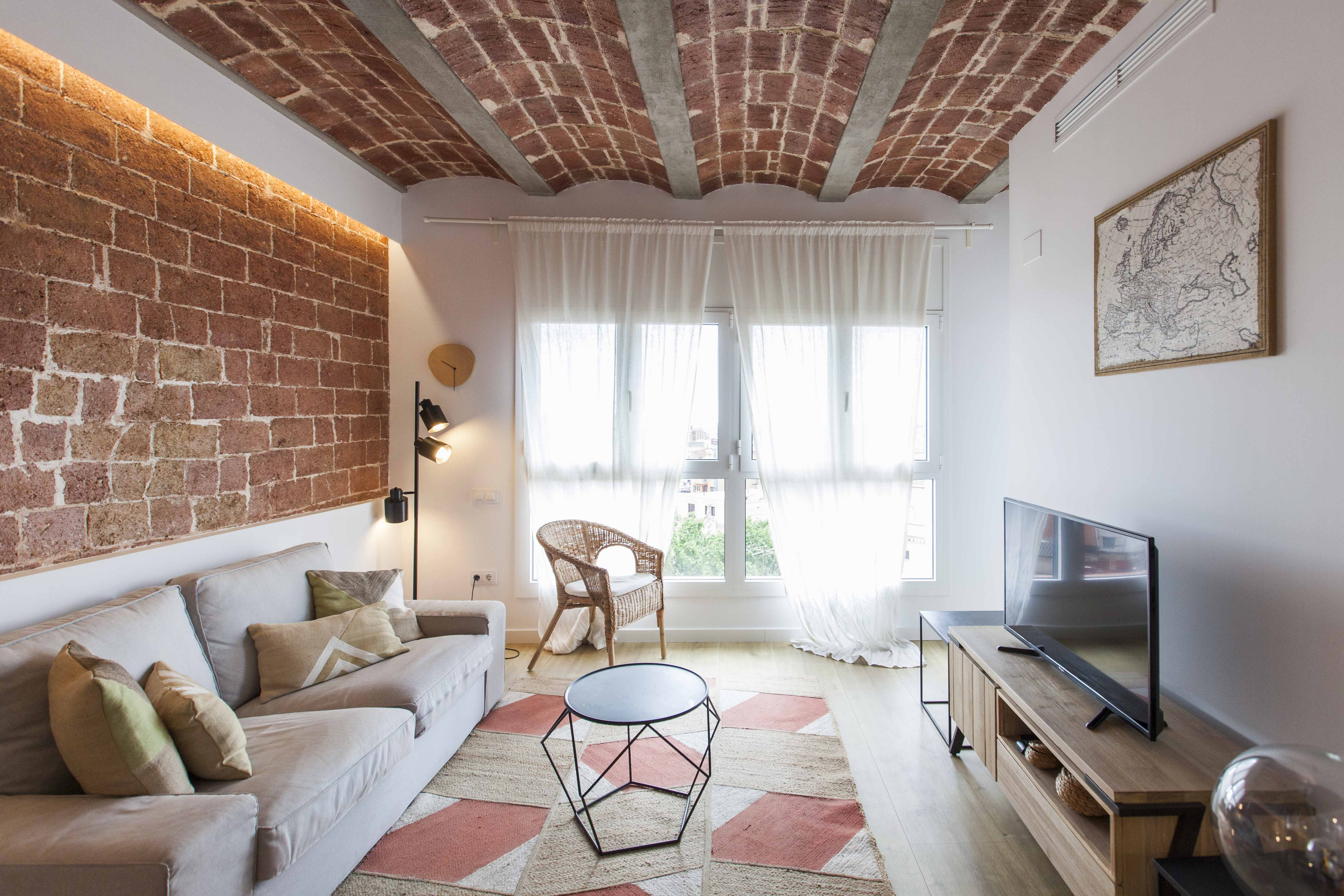 Bright, very quiet apartment in renovated period building | El Putxet