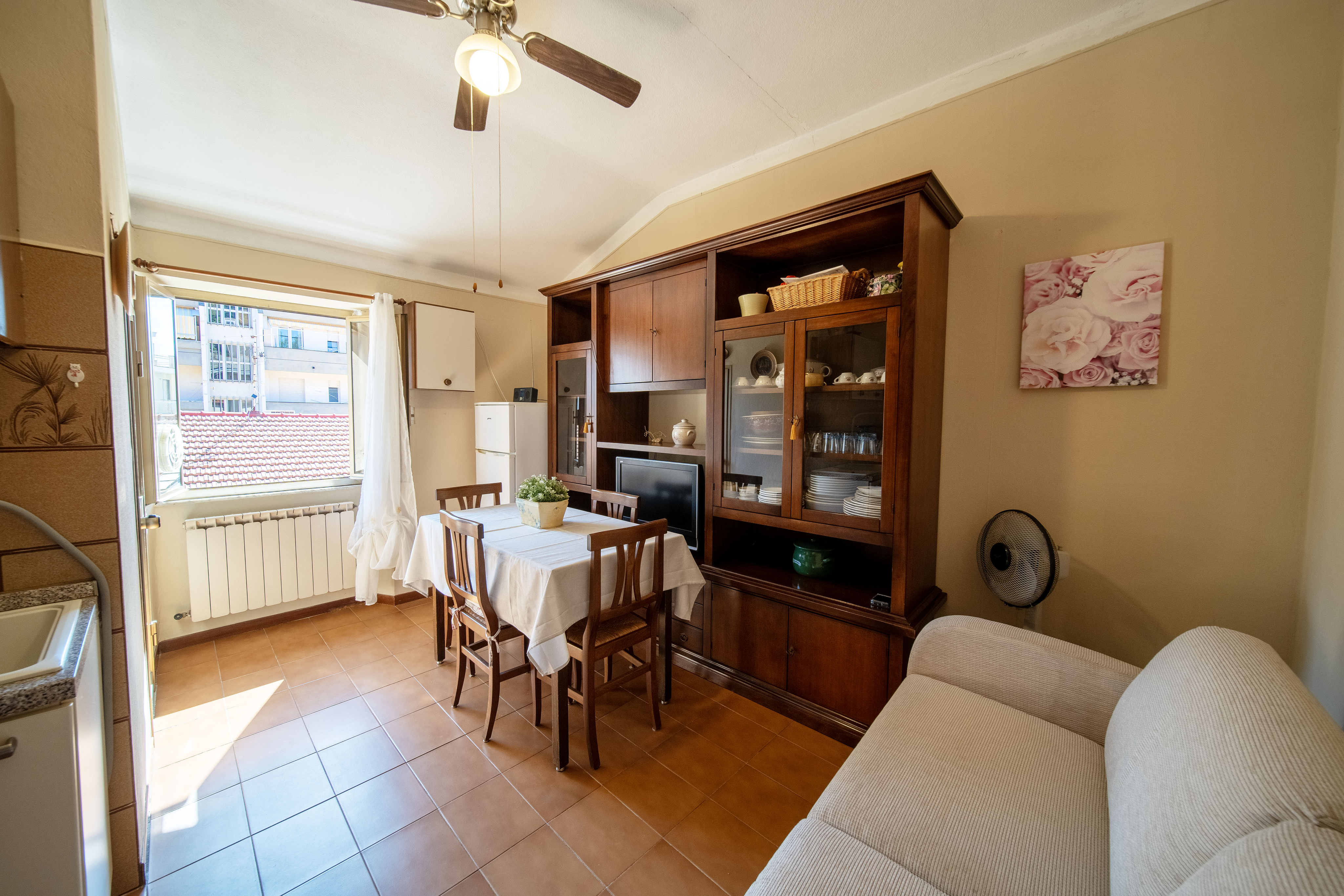 Two-room flat a short walk from the sea
