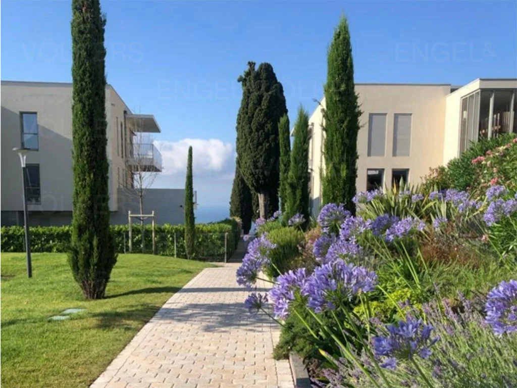 An exceptional 4 room apartment, with a garden and a 292 sqm plot
