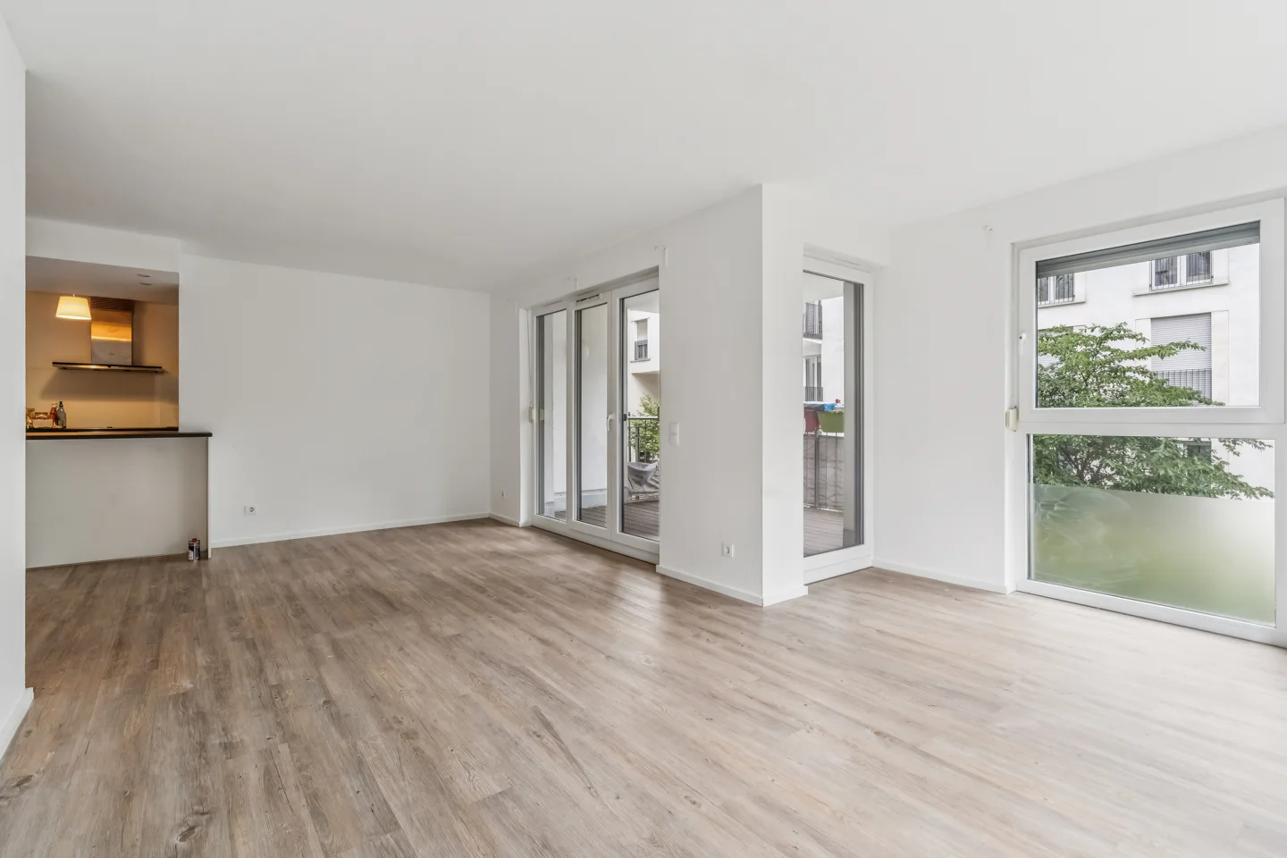 Großzügig geschnittene, moderne Vier-Zimmer-Wohnung mit zwei Balkonen im Europa-Viertel - Photo 2