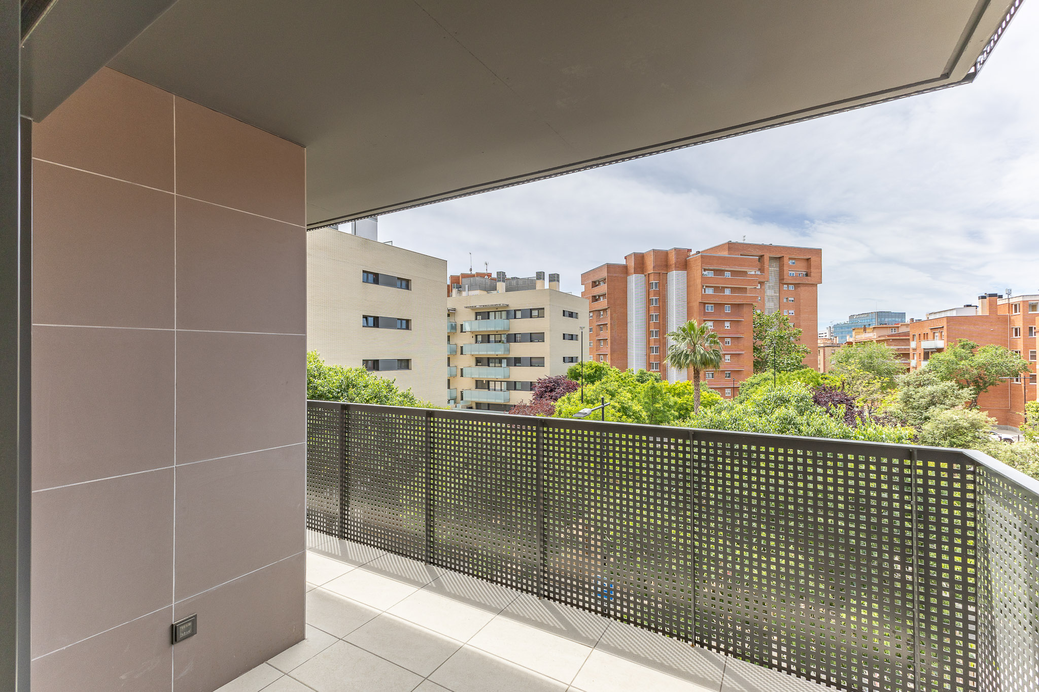 Light, Views & Debut: Your new home in Esplugues
