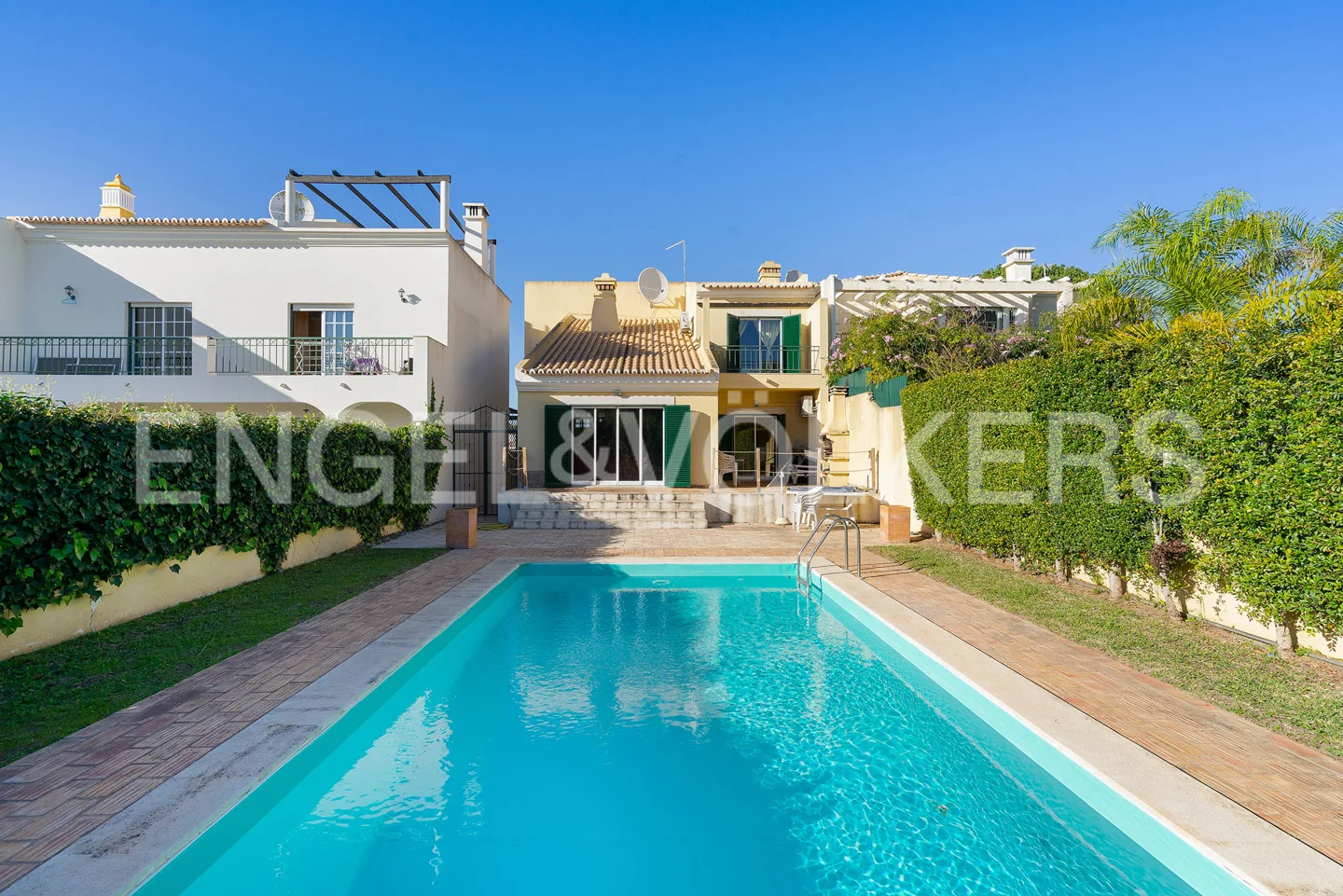 Villa in Vilamoura with garden and pool