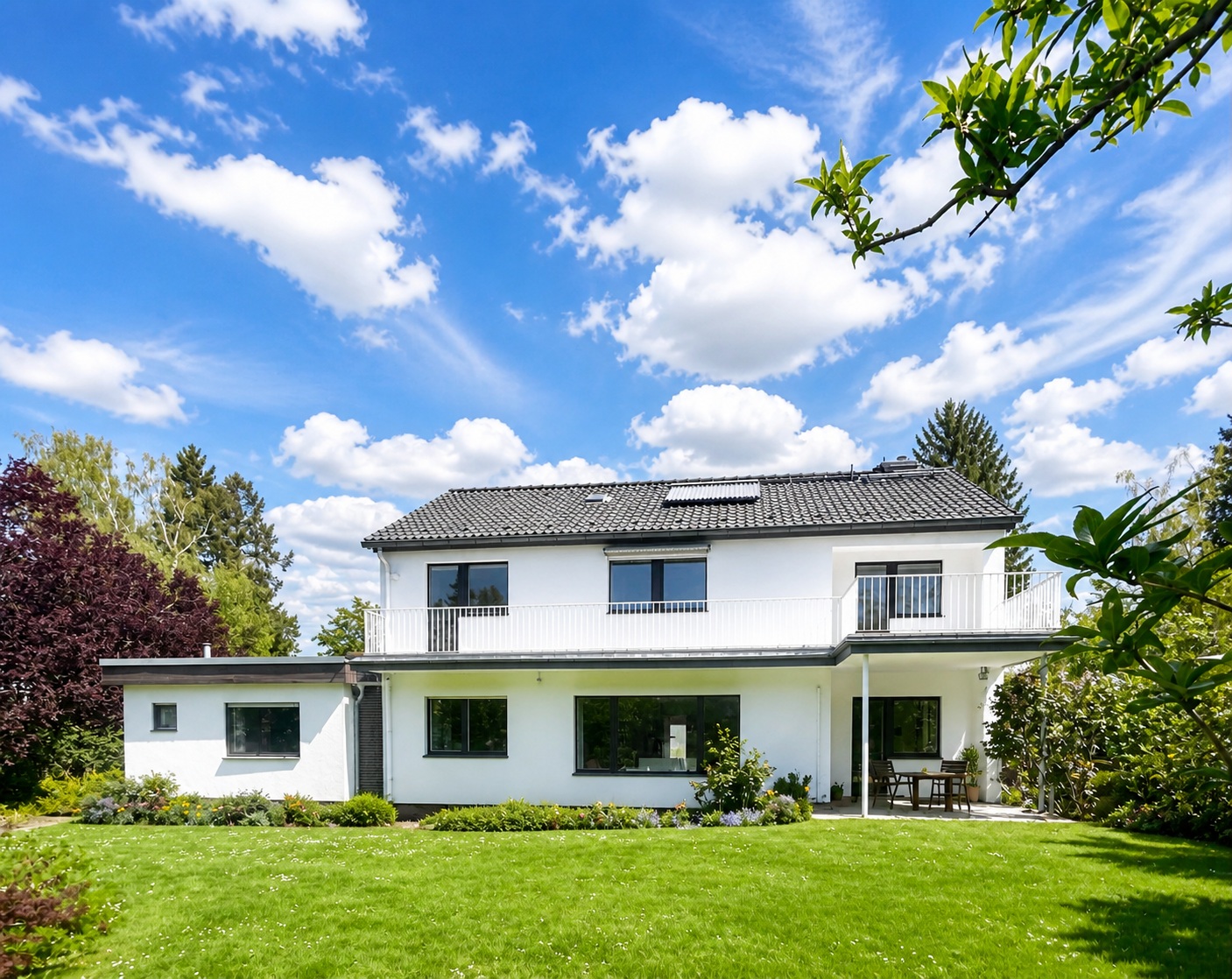 Sonnenhaus mit viel Freiraum für Leben und Arbeiten in Toplage von Zehlendorf