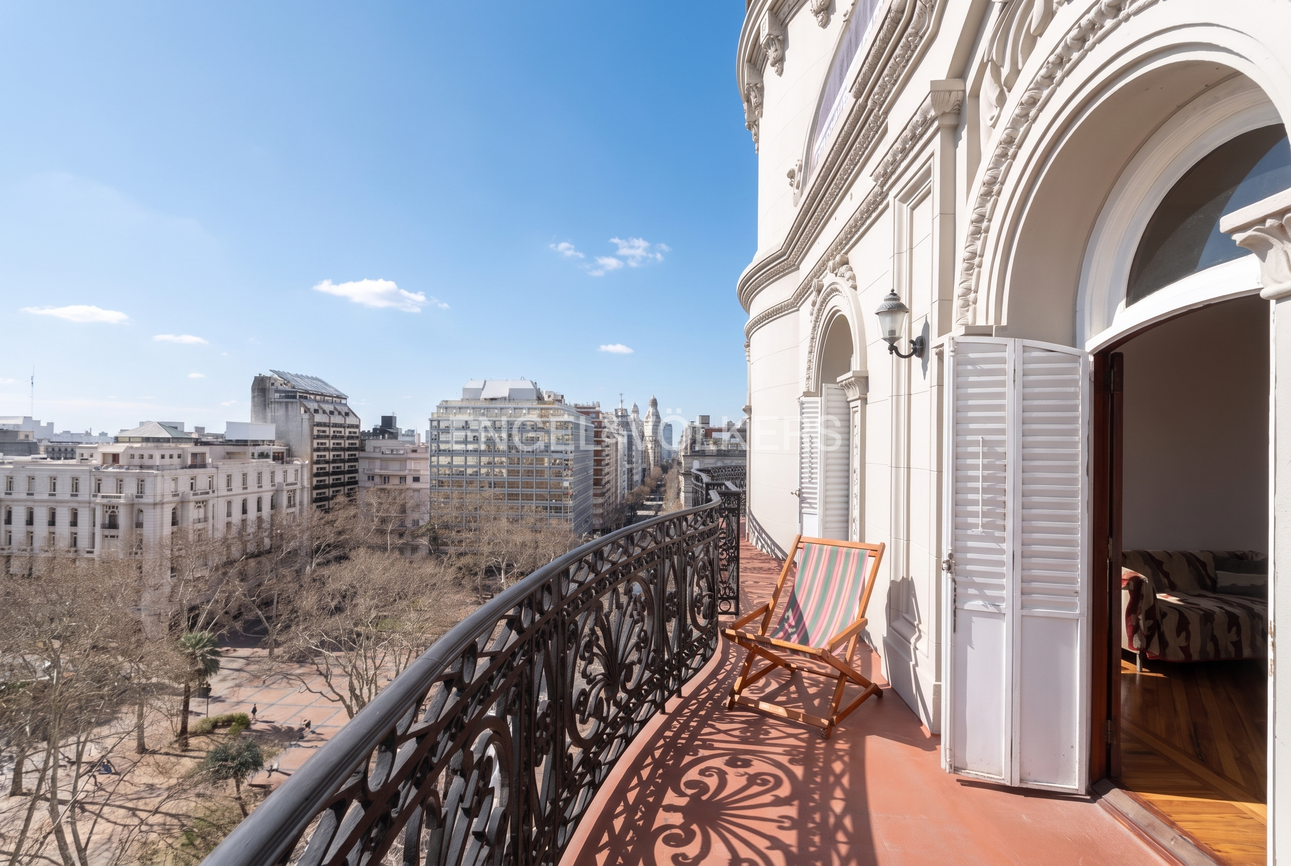 Sale of Category Apartment in Iconic Downtown Building