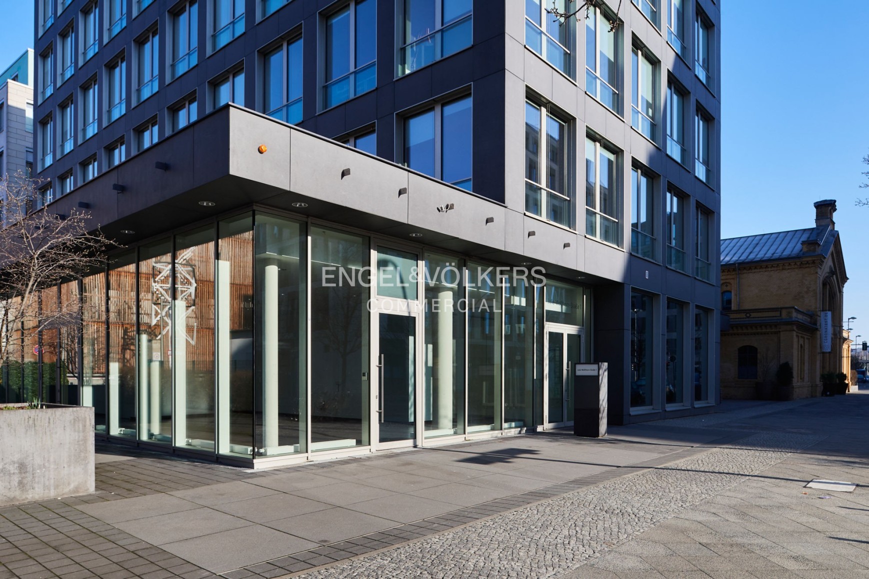 Attraktive Eckladenfläche mit Teilgastro-Option in Mitte