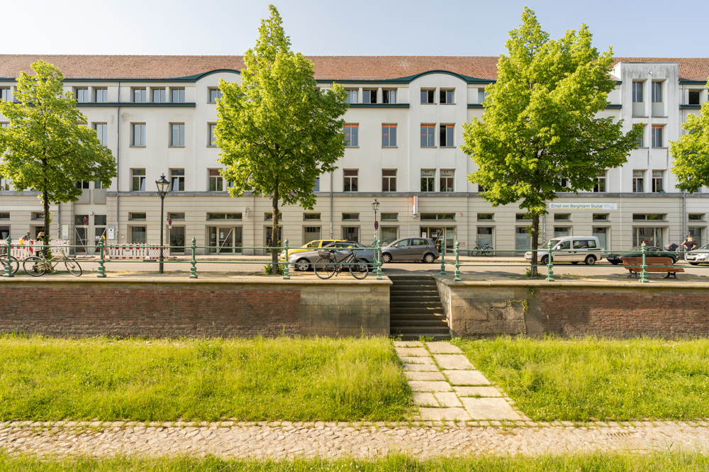 Gepflegte Büroeinheit mit optionaler Archivfläche