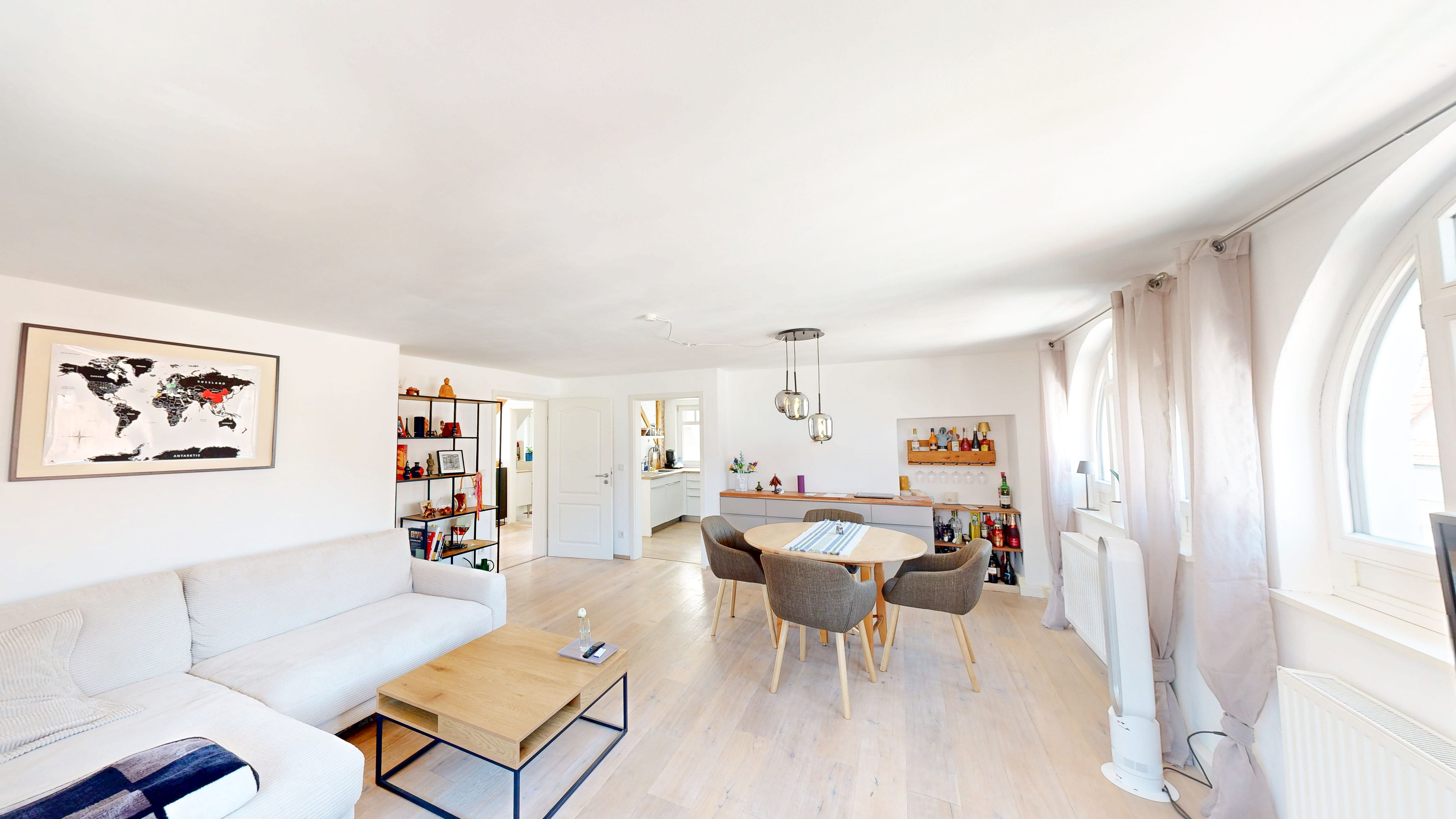 Exklusive Maisonette im Denkmalobjekt – Dachterrasse & Altstadtflair in Bestlage von Neuburg