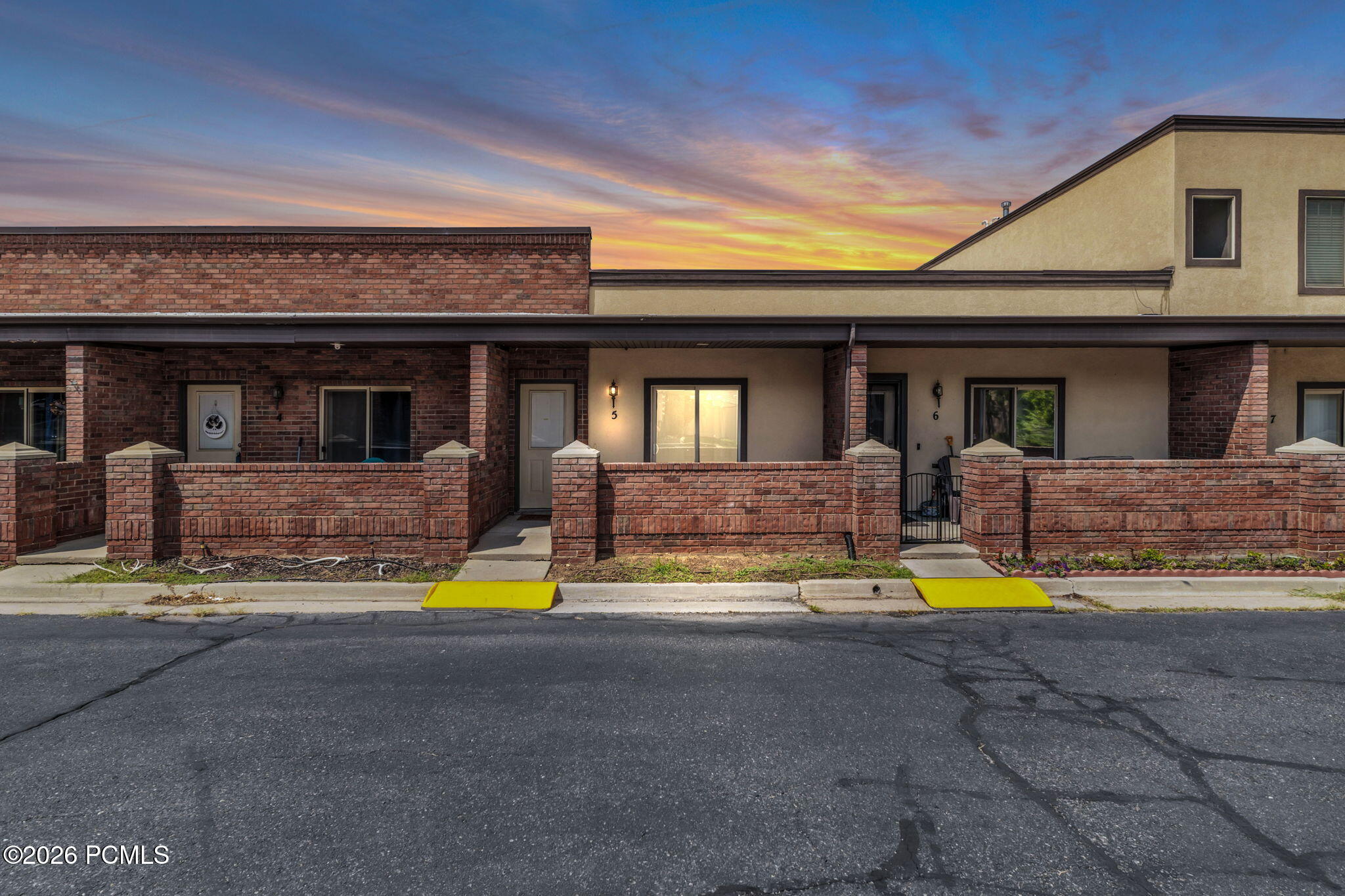 Townhouse in one of Bountiful's Most Convenient Locations