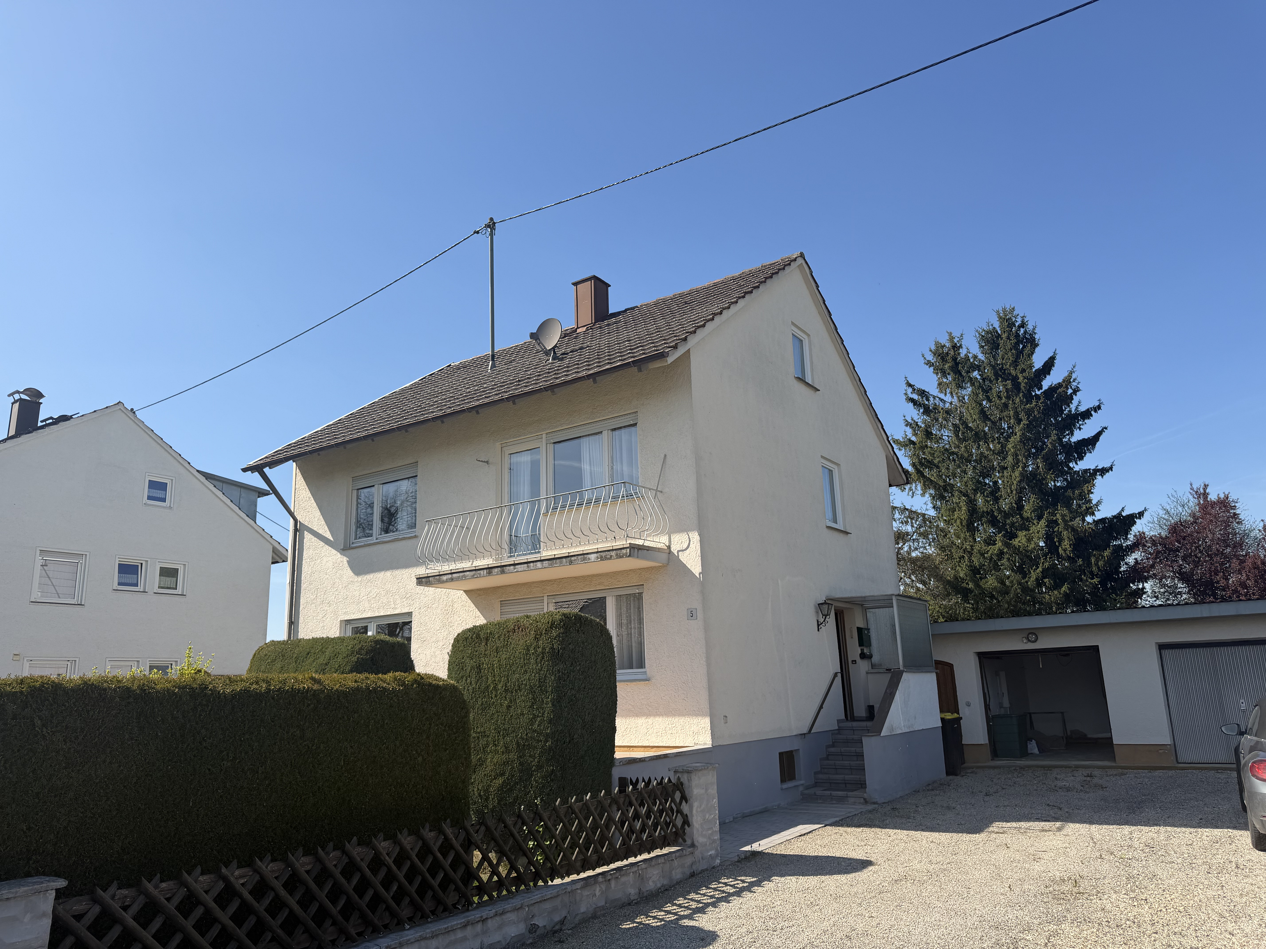 Wunderschön gelegenes Einfamilienhaus mit großem Potential in Pleß