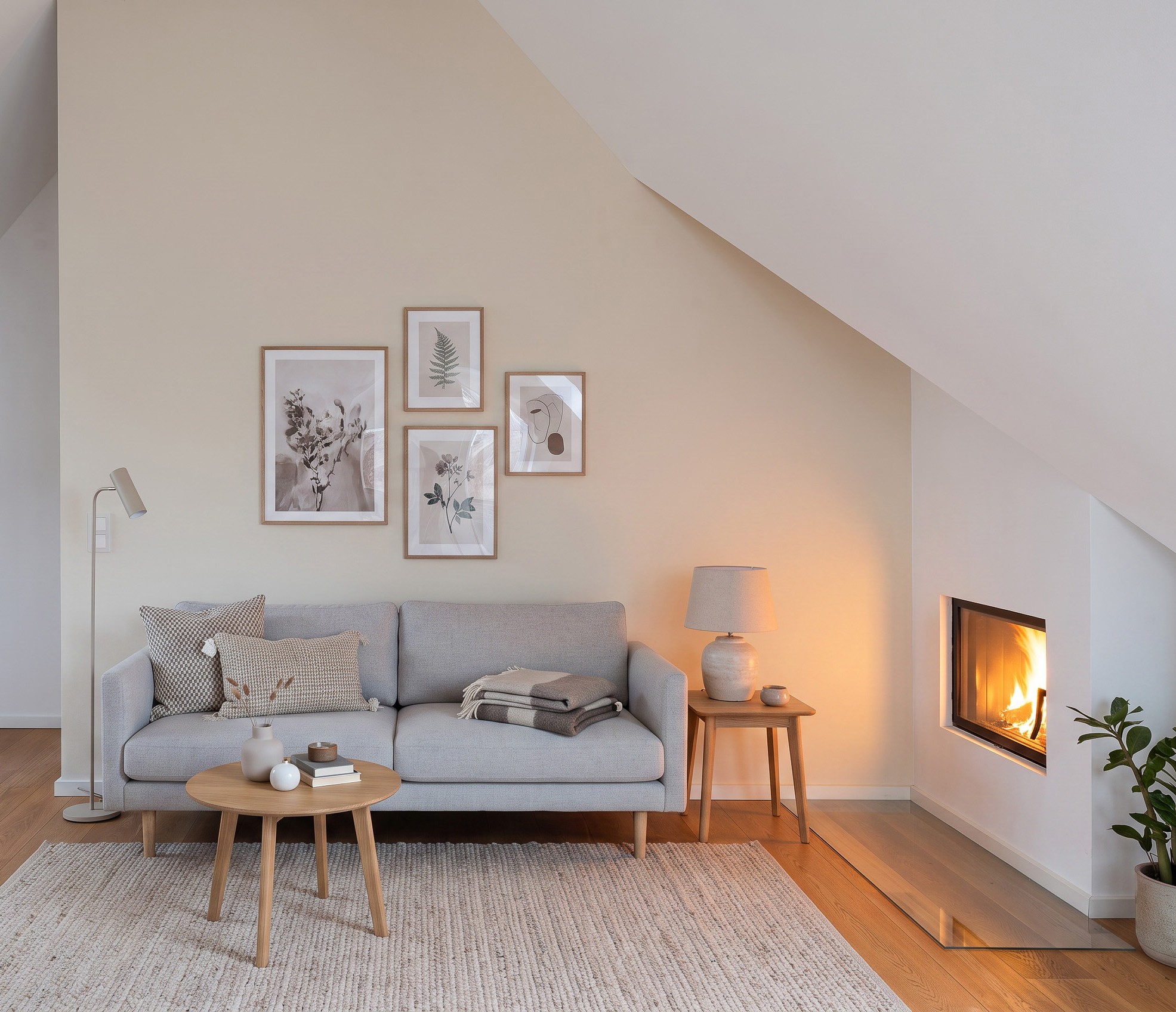 Charming attic apartment with open fireplace [Modifié par IA]