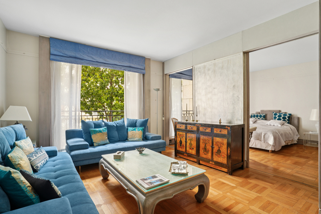 Spacious upscale 2-room apartment - Golden Triangle