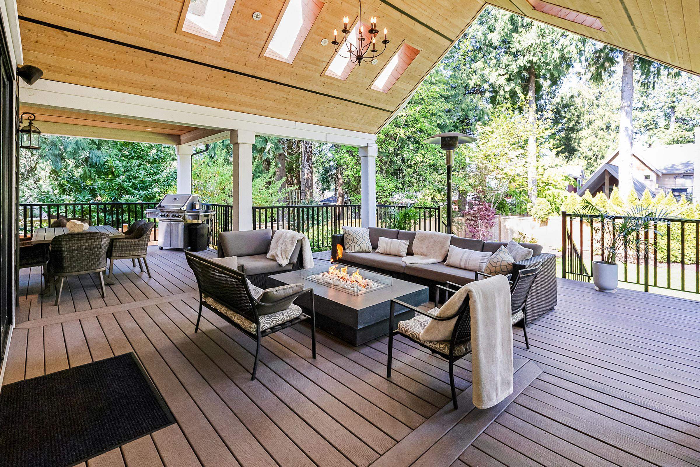 Custom Built Home in Crescent Heights!