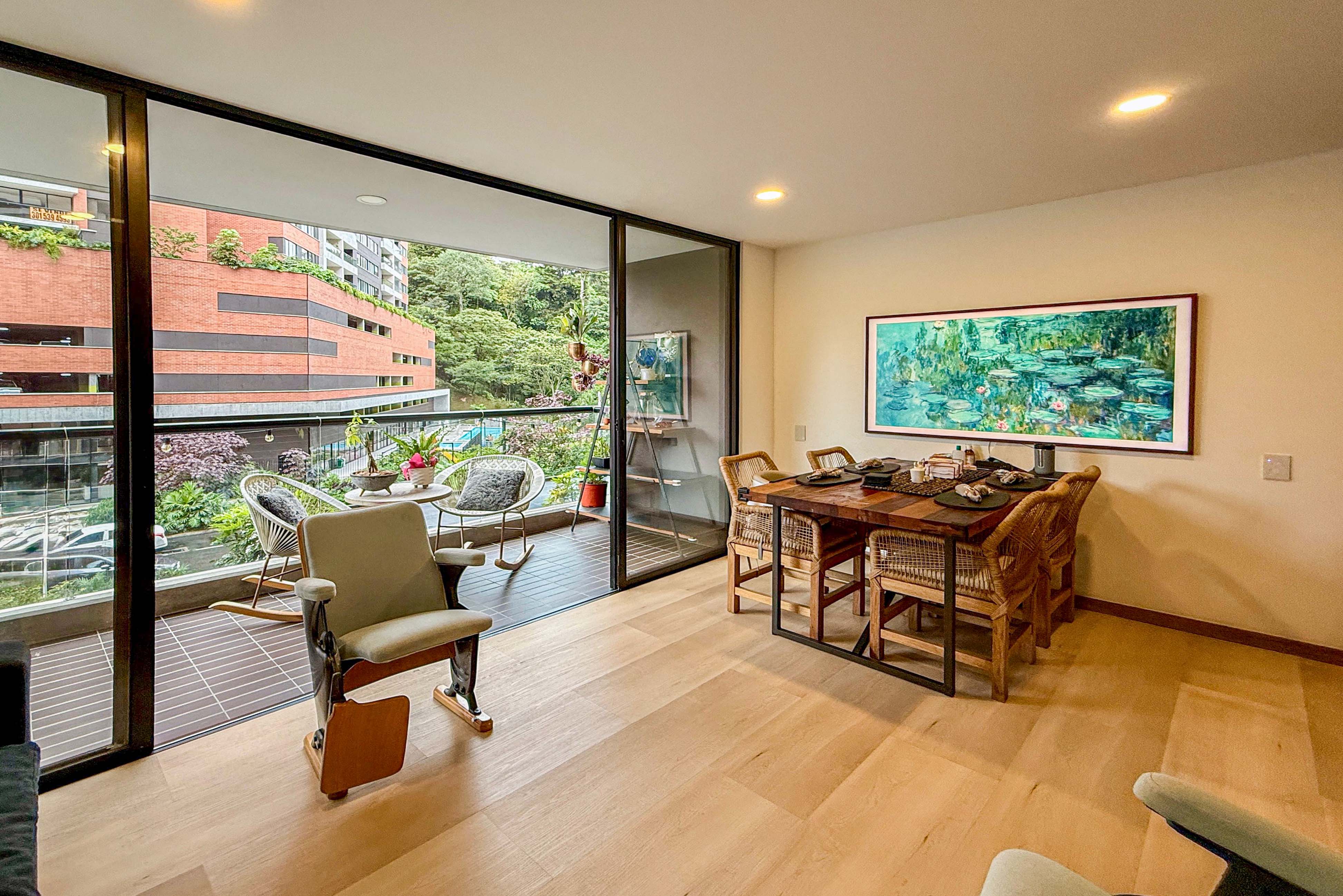 Apartamento con balcón y clubhouse para venta en El Trianón, Envigado
