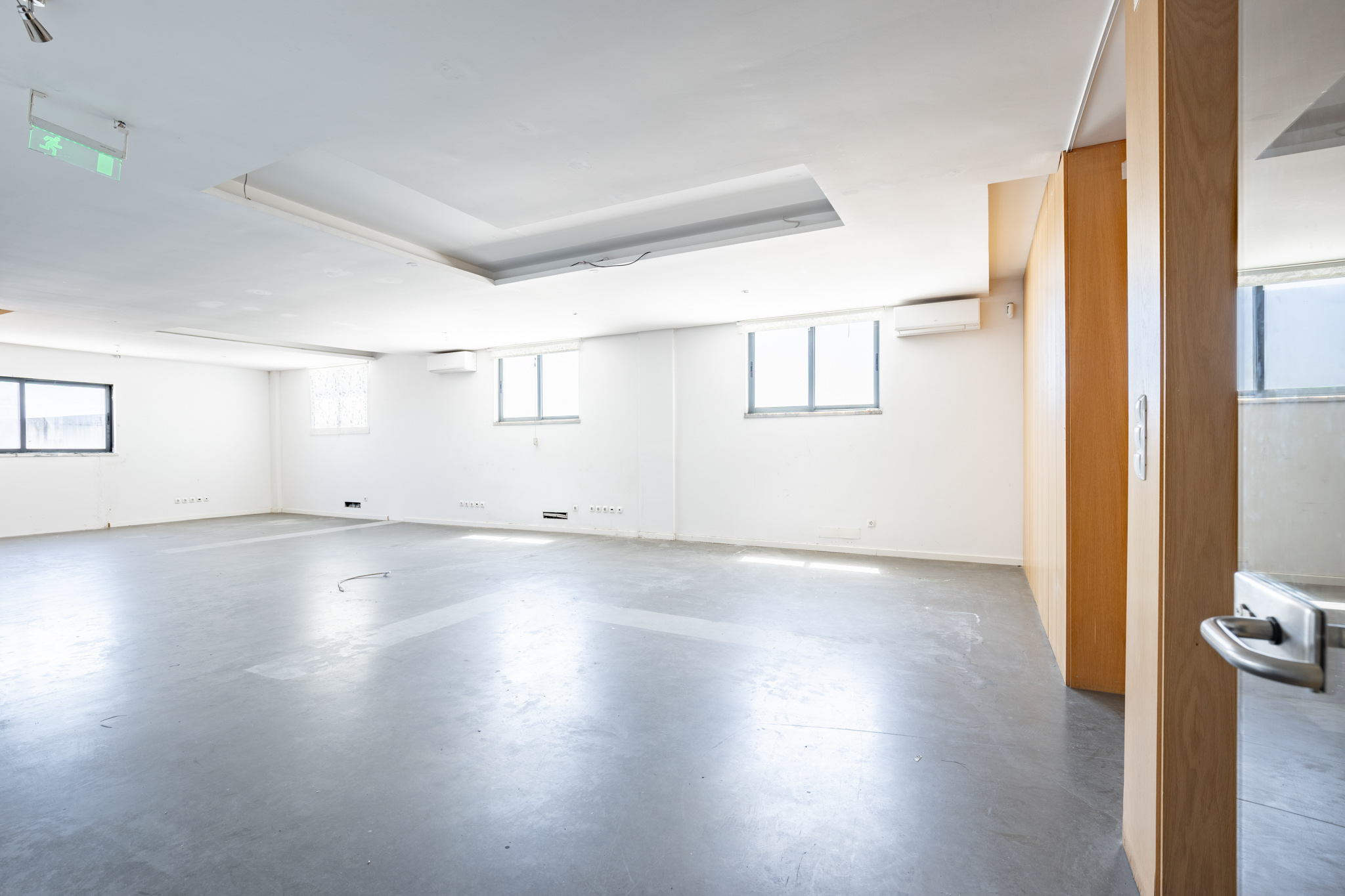 Office/Warehouse for Lease in Santa Marta de Corroios