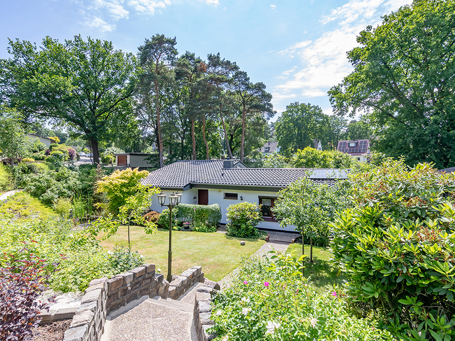 Wohnen auf einer Ebene: Charmanter Bungalow auf idyllischem Erbpachtgrundstück in begehrter Lage nahe der Fischbeker Heide!