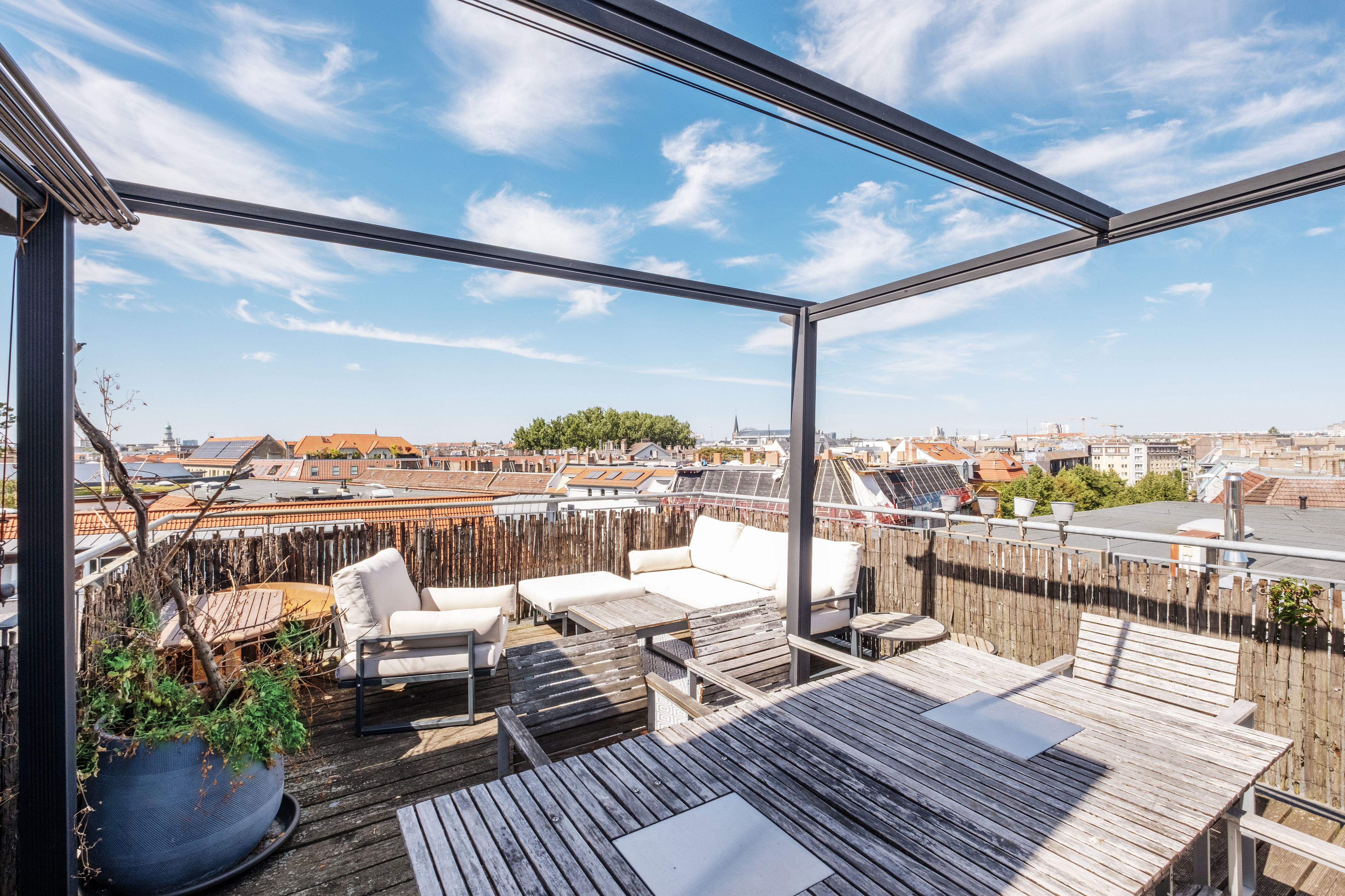 Maisonettewohnung mit Dachterrasse und zwei Balkonen in Friedrichshain