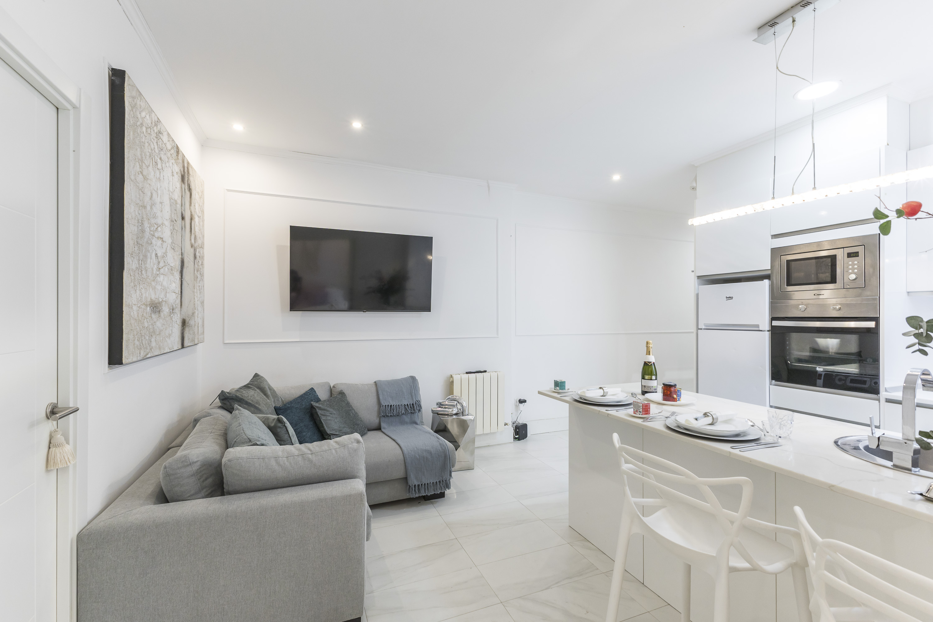 Designer Apartment, Ideal for Students and Professionals | Temporary Rental