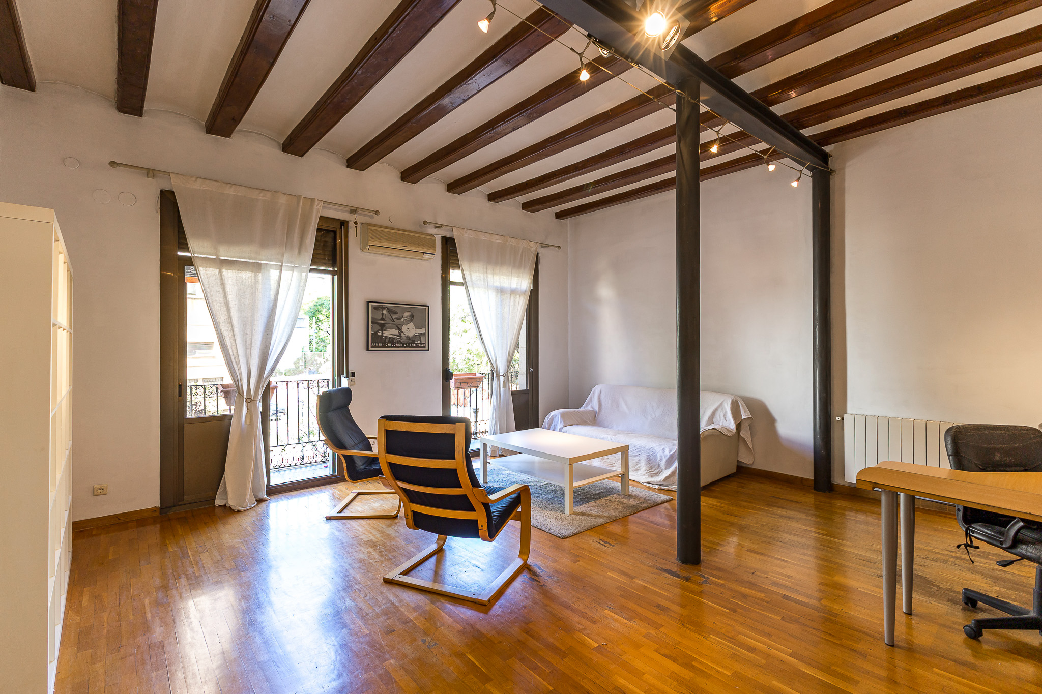 Bright, spacious apartment with views in El Raval.