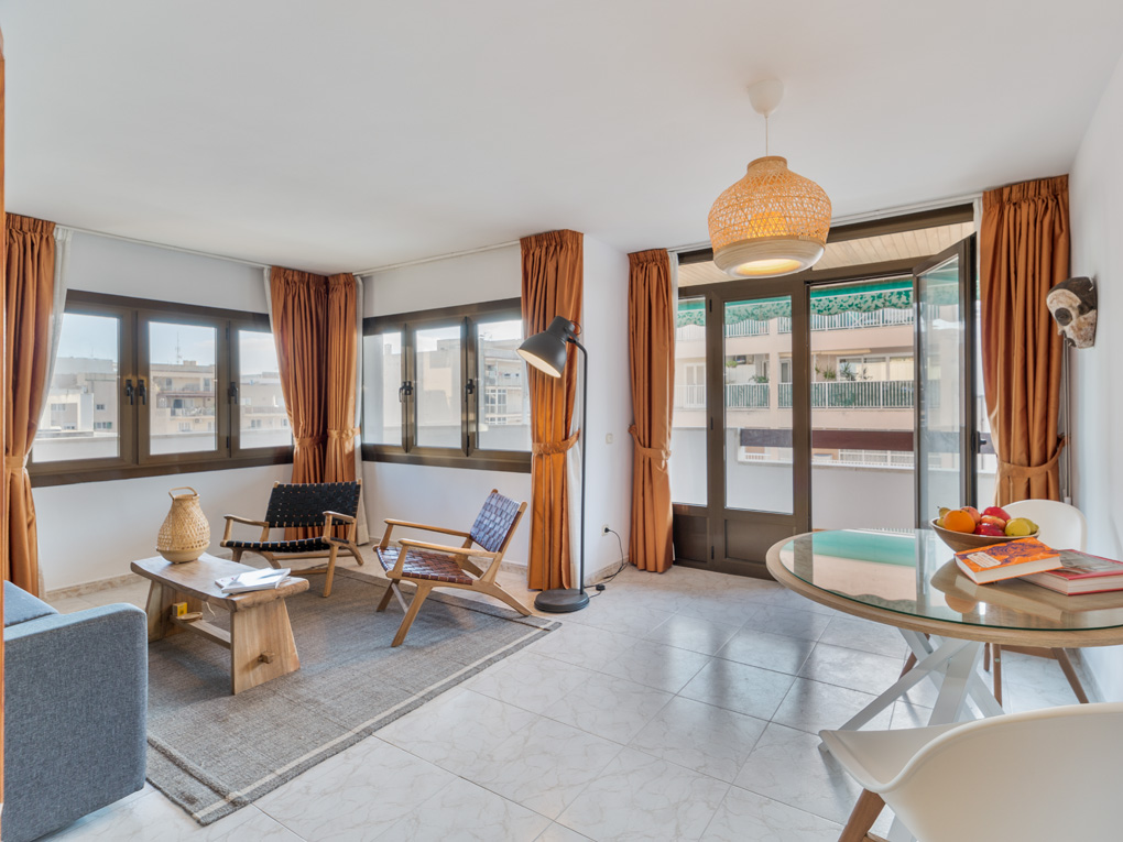 Charming flat surrounded by a large terrace