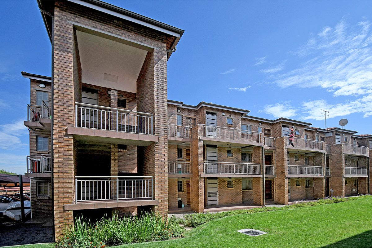 2bedroom 1 bathroom 1st floor apartment for sale
