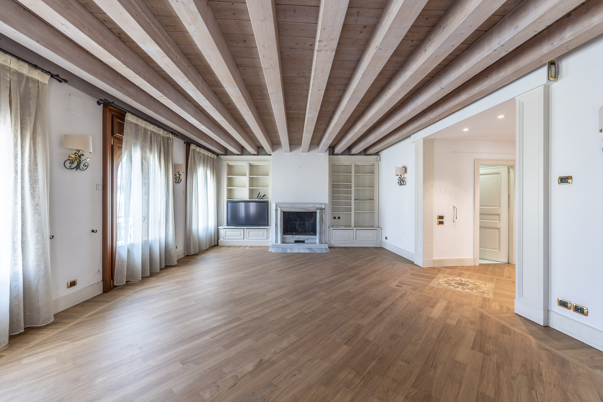 Elegante attico con suggestiva terrazza panoramica