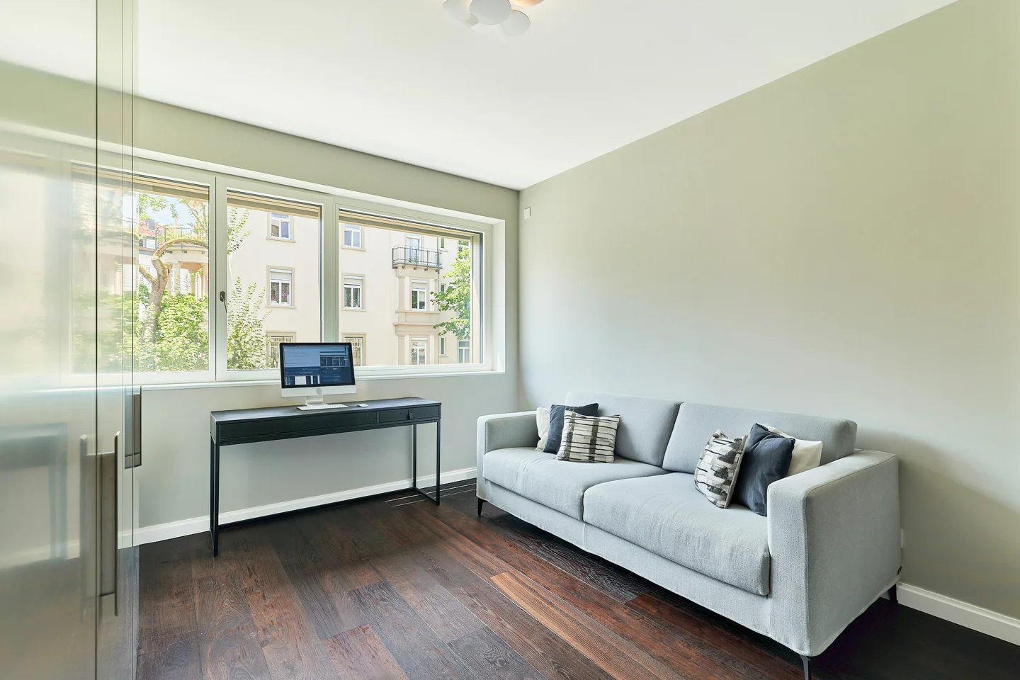Exklusives Wohnen im Westend - Stilvolle, vollmöblierte Designerwohnung mit Südwestloggia - Foto 1