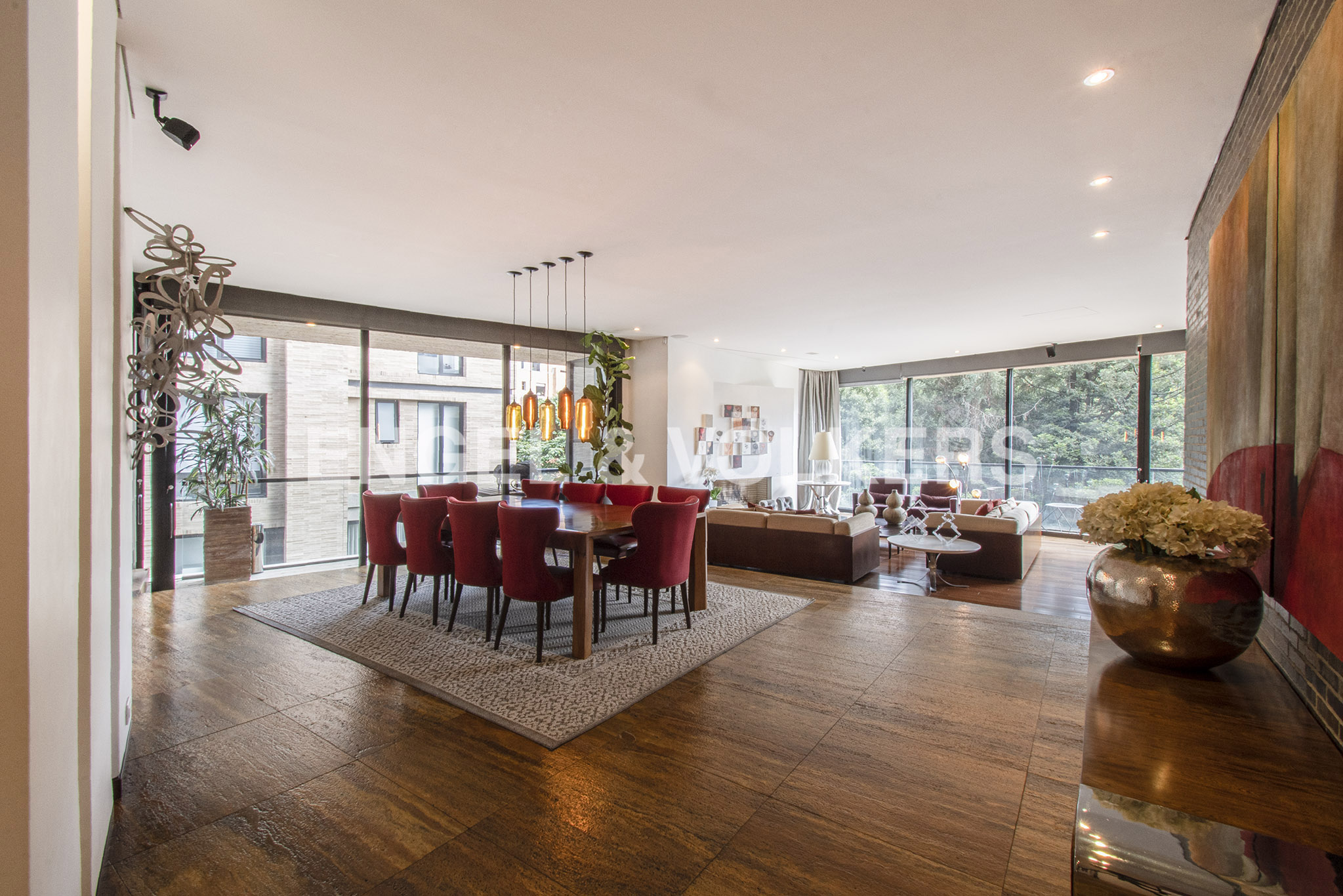 Apartamento con balcones y vista para arriendo en La Cabrera