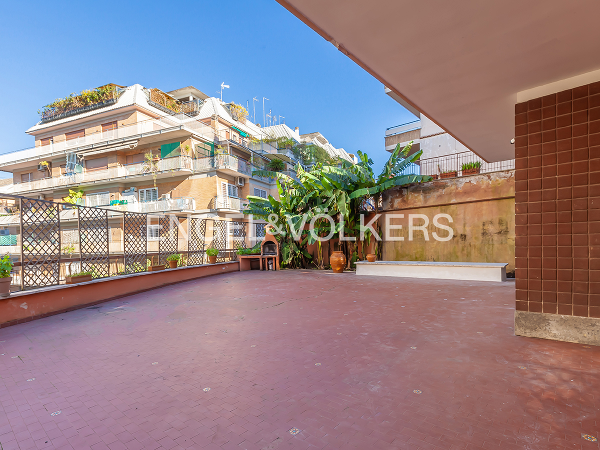 Elegante appartamento con terrazzo di 120 mq in Via San Fabiano