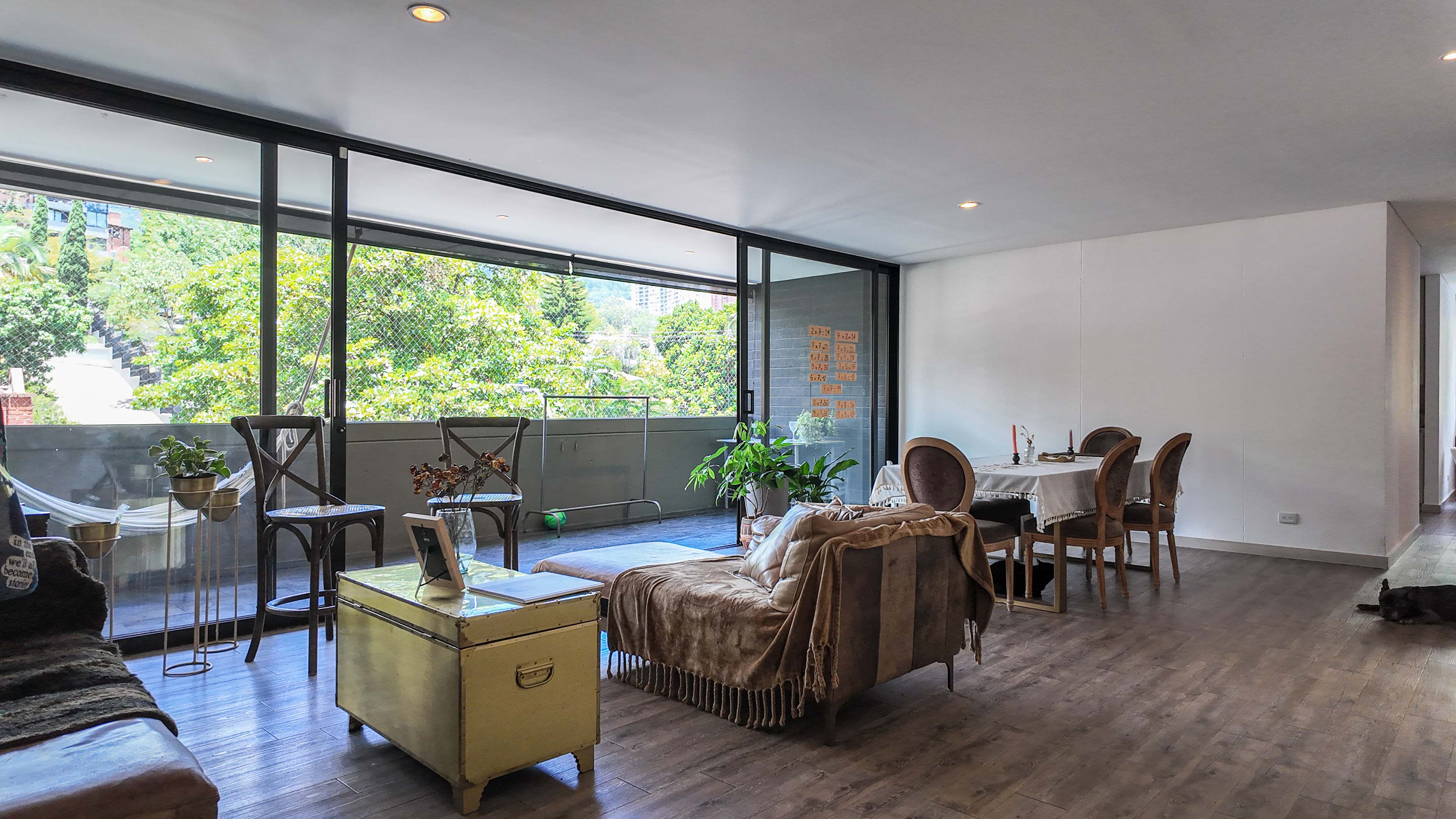 Apartamento con balcón y clubhouse para venta en Benedictinos, Envigado