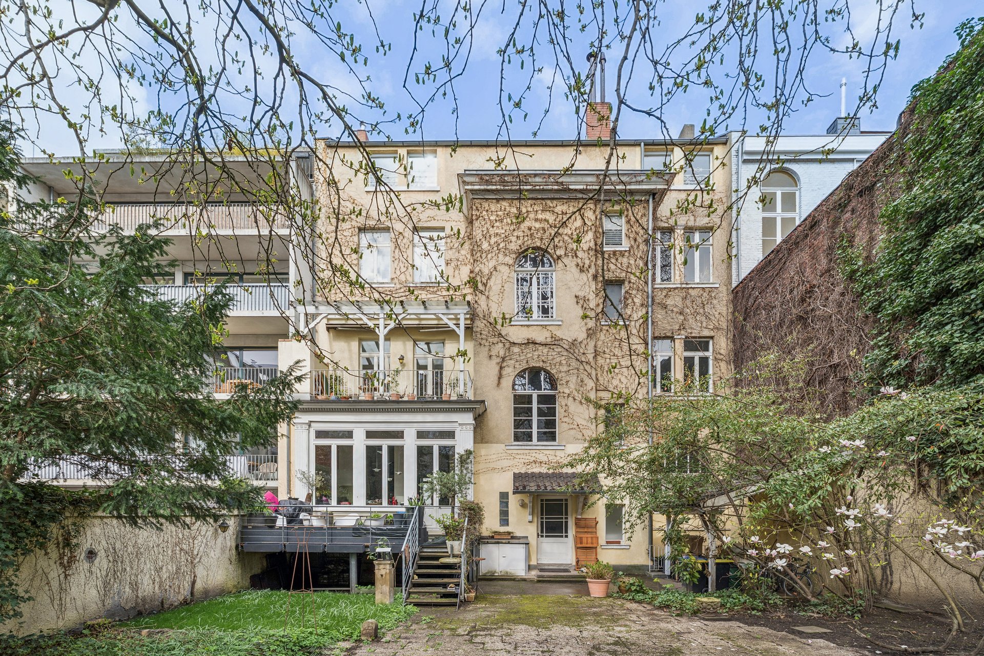 Loftartige Dachgeschoß-Maisonette-Wohnung um die Ecke vom Kölner Dom