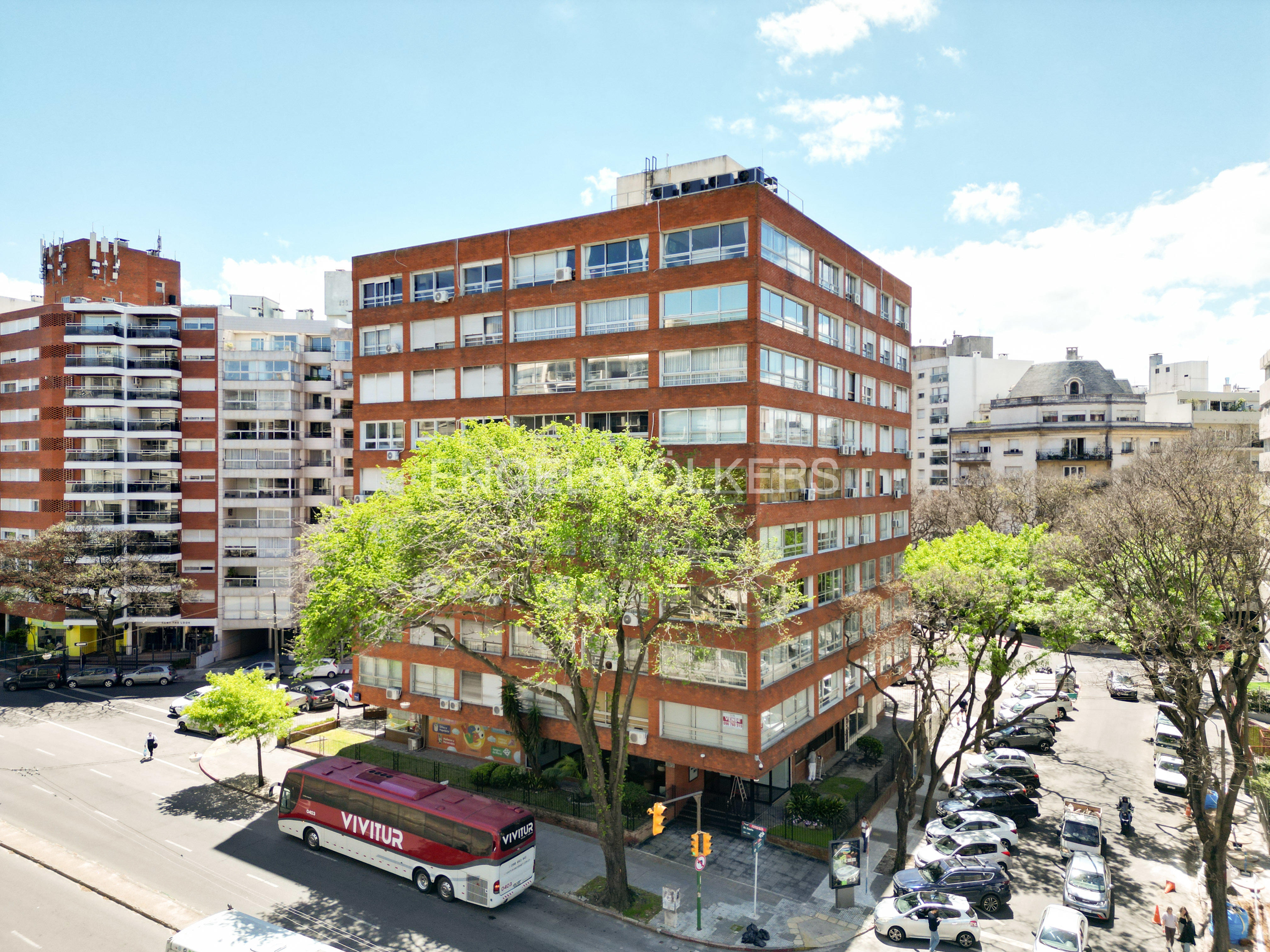 Luminoso apartamento de 4 dormitorios en el corazón de Pocitos