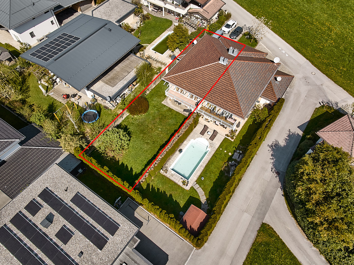 Well-maintained semi-detached home in an idyllic location