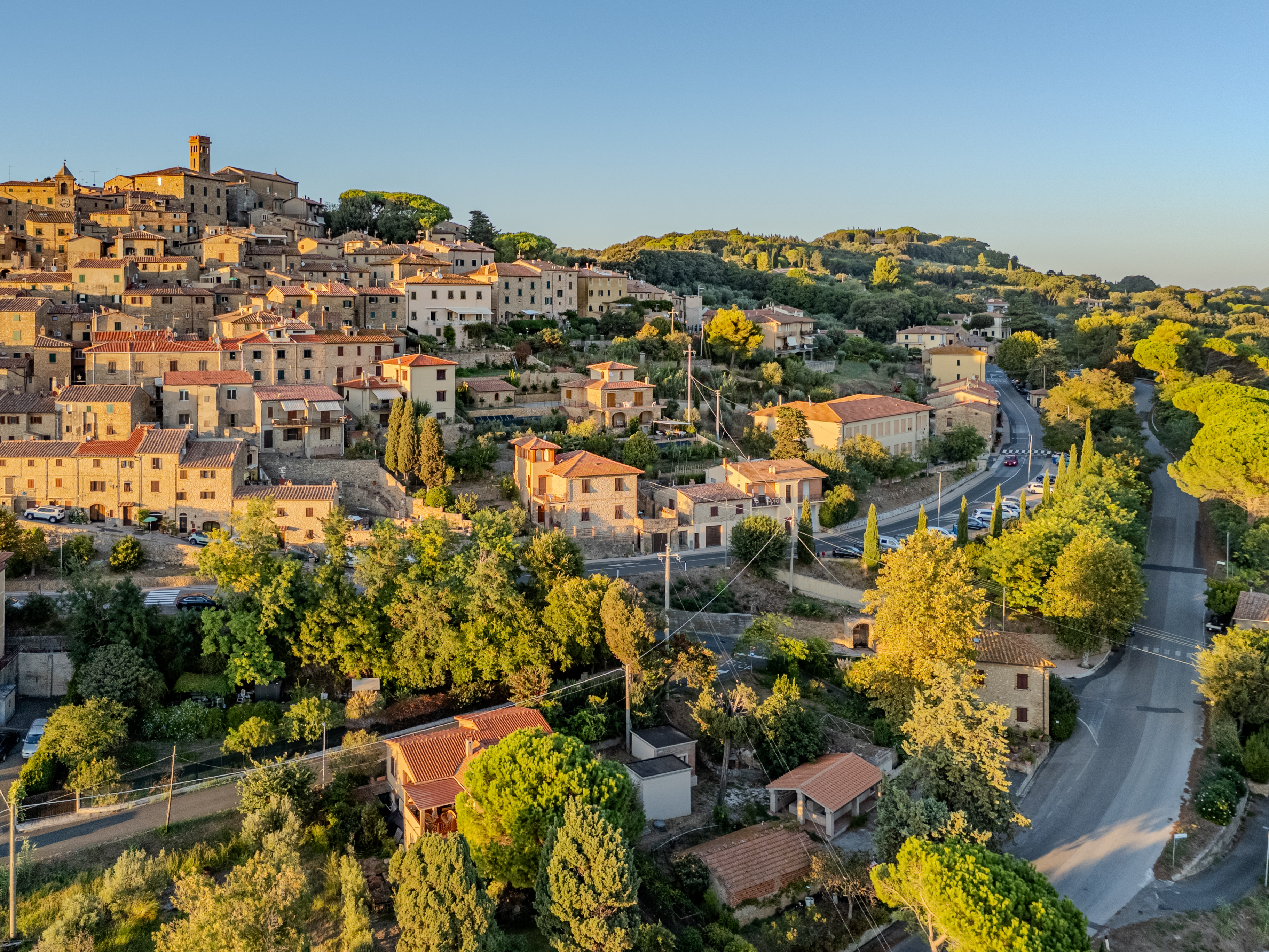 Detached cottage with garden and panoramic views, just steps from Casale Marittimo’s historic center