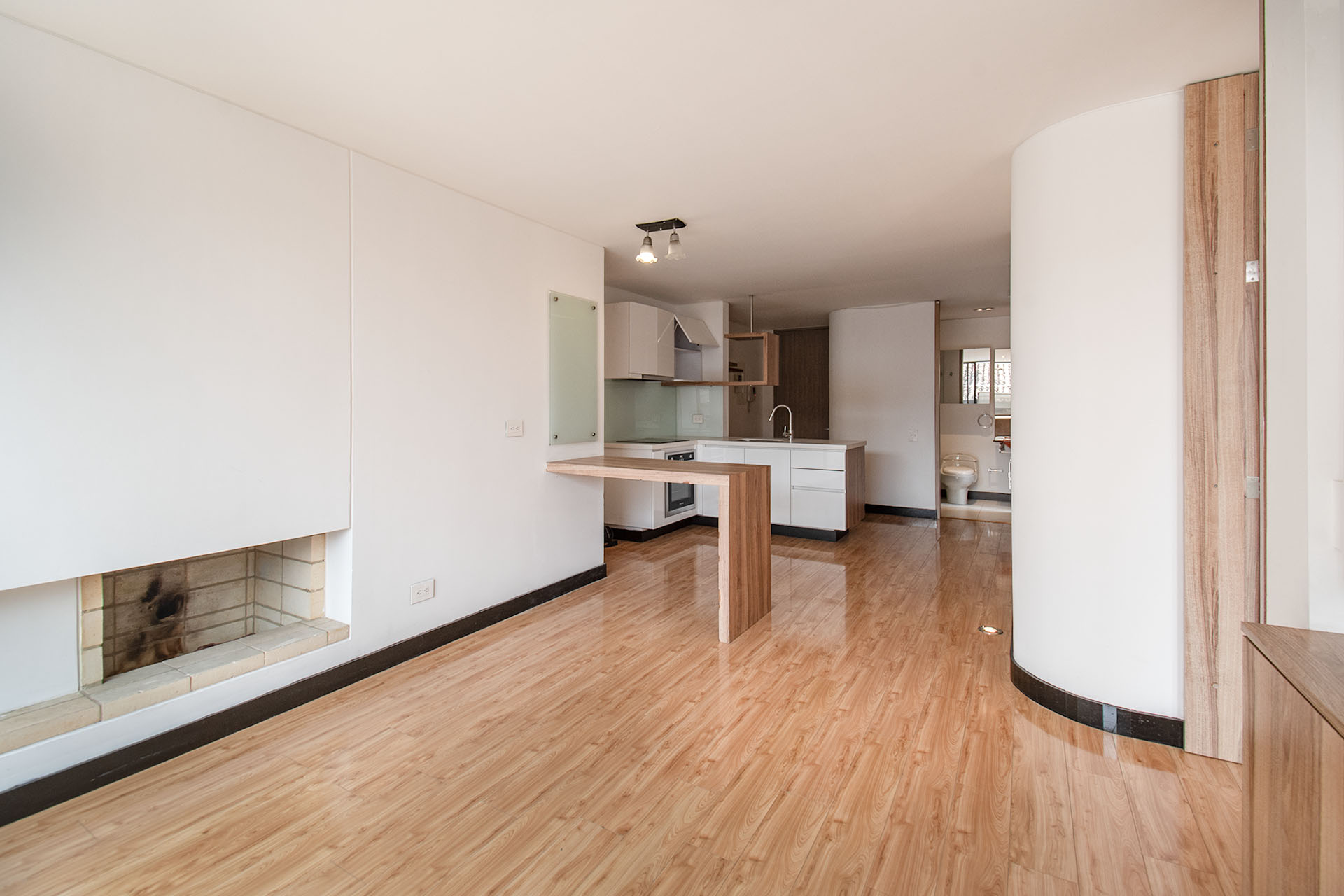Apartamento con balcón para venta en Puente Largo