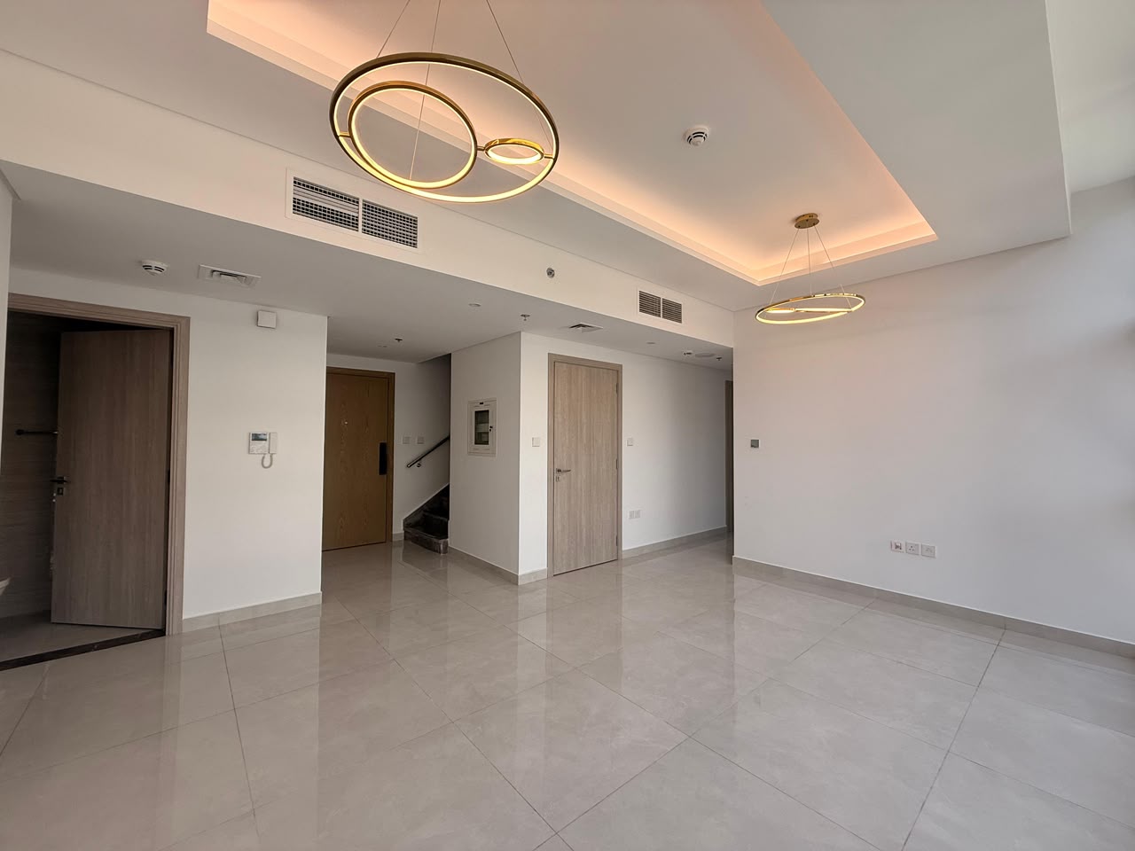 Vacant | Duplex-style | Upgraded