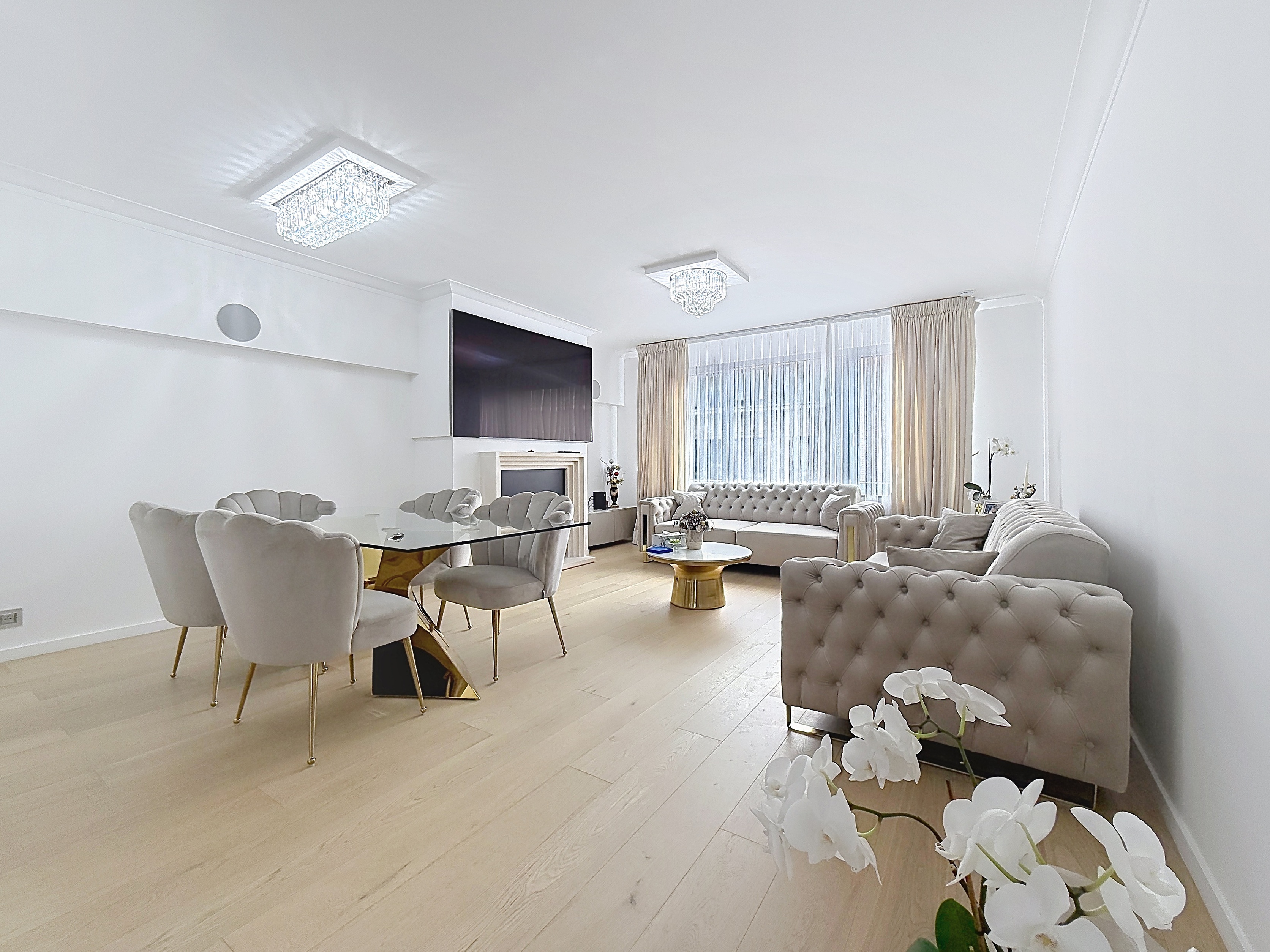 Renovated and furnished 2-bedroom apartment, with garage included