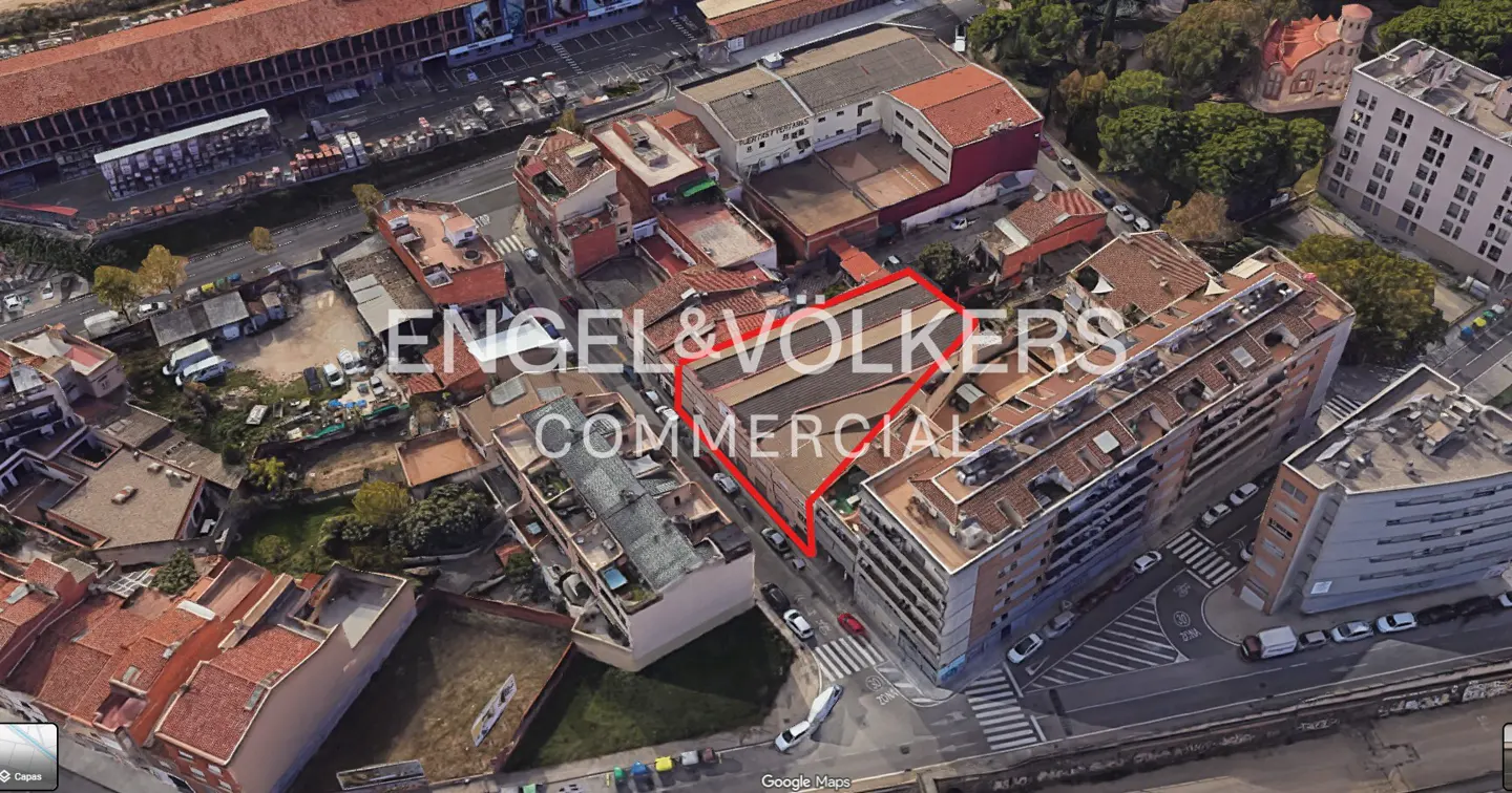 Aerial view of a commercial building outlined in red, surrounded by other buildings and streets.