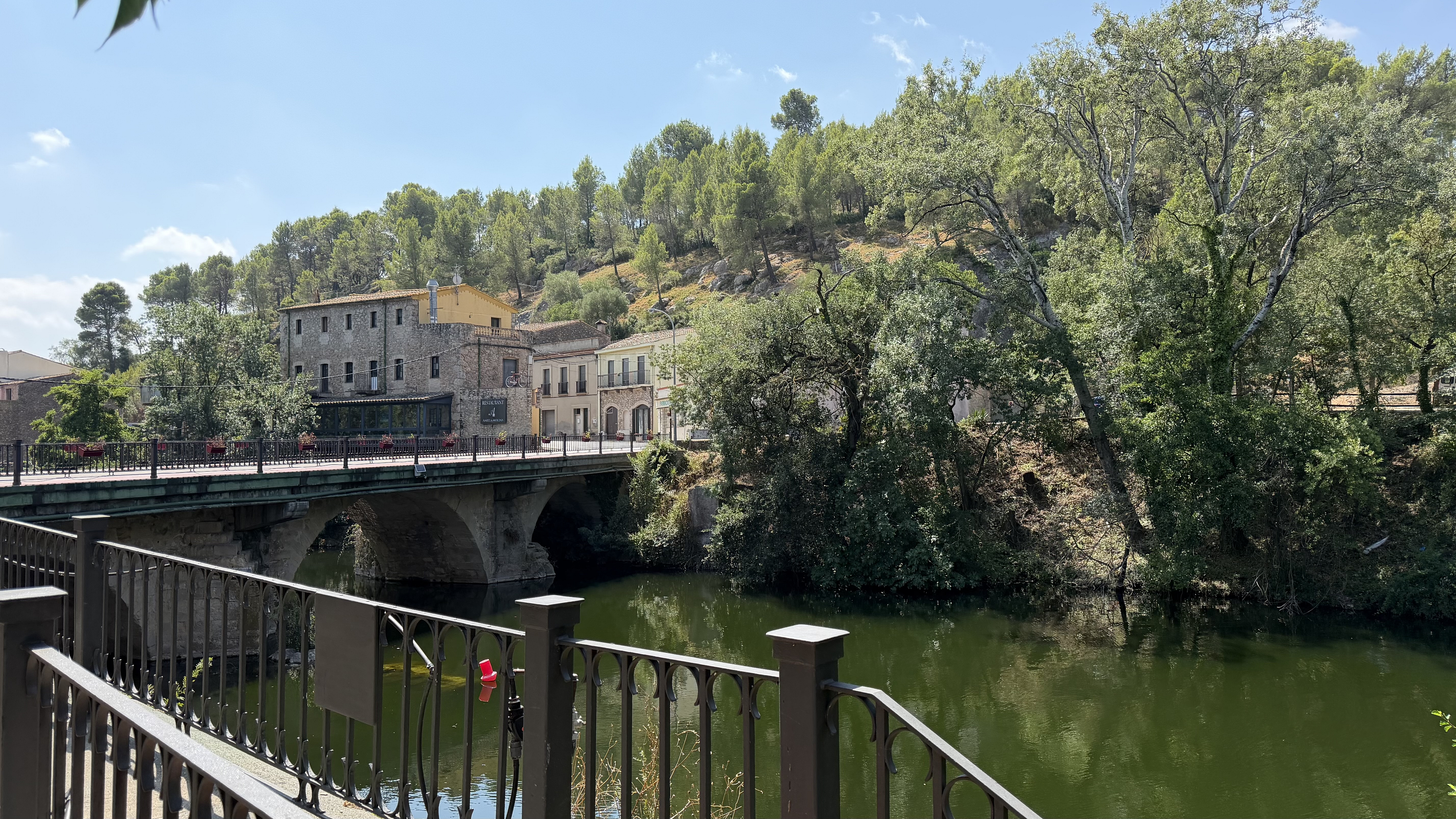 Property to renovate in Pont de Molins overlooking the Muga River