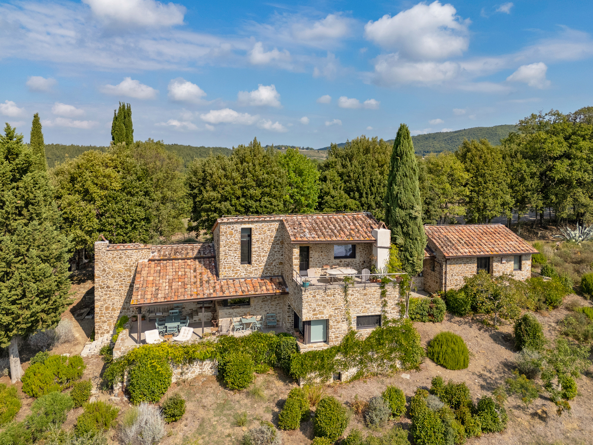 Private oasis in Chianti: contemporary villa and unspoiled nature