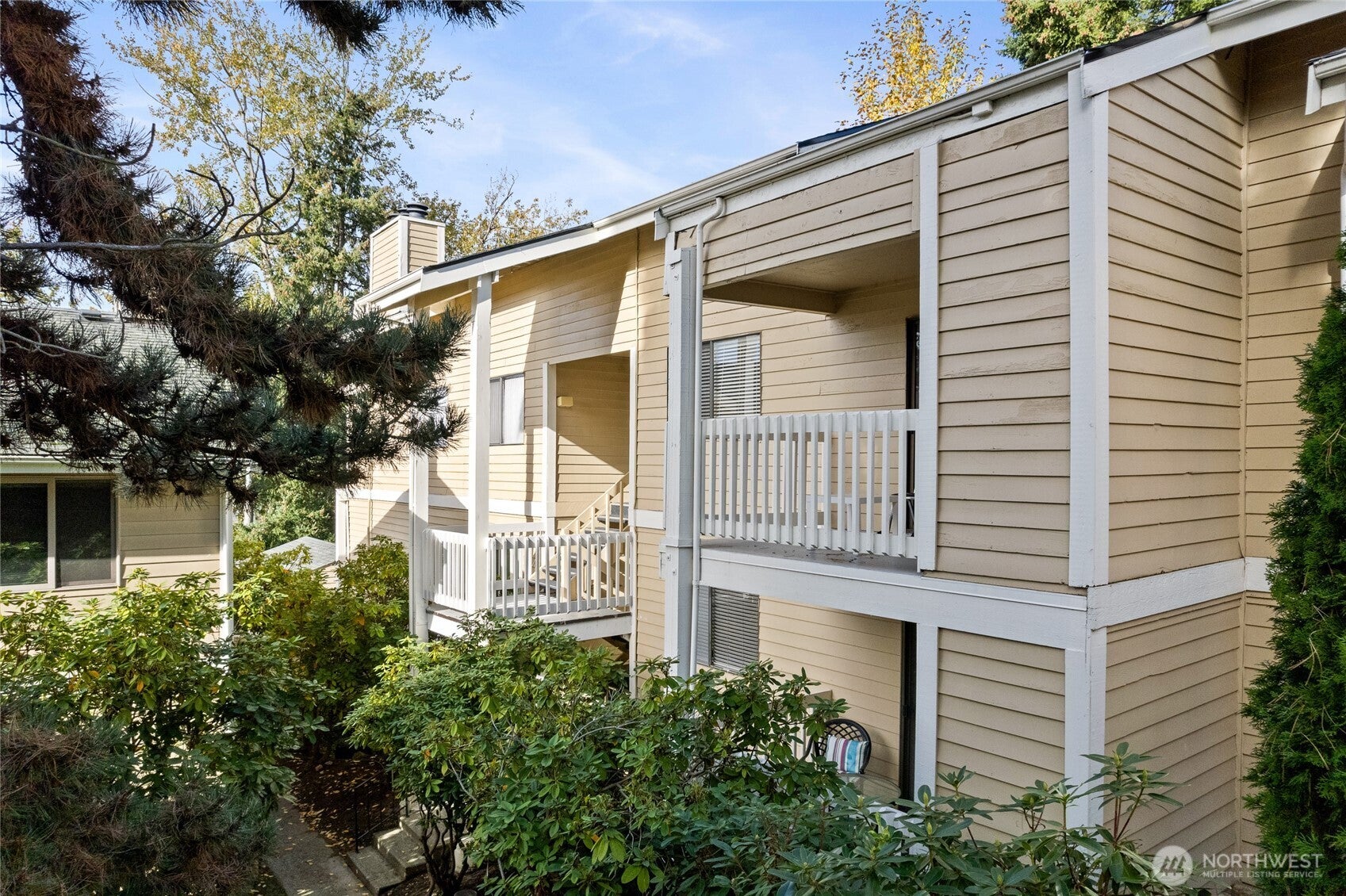 Move-In Ready Spacious Condo Near Shopping & Transit