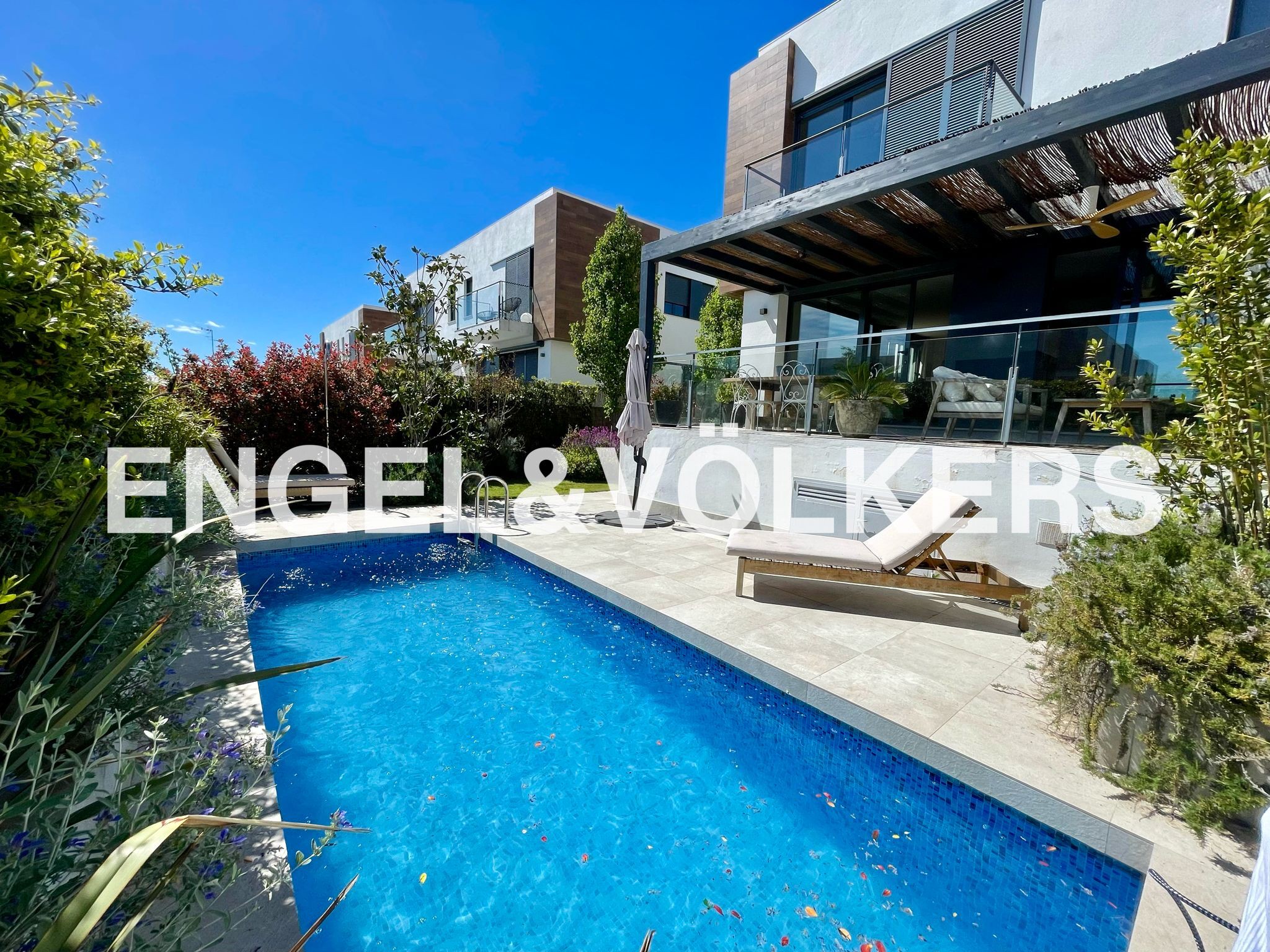 Modern renovated house with private garden and pool