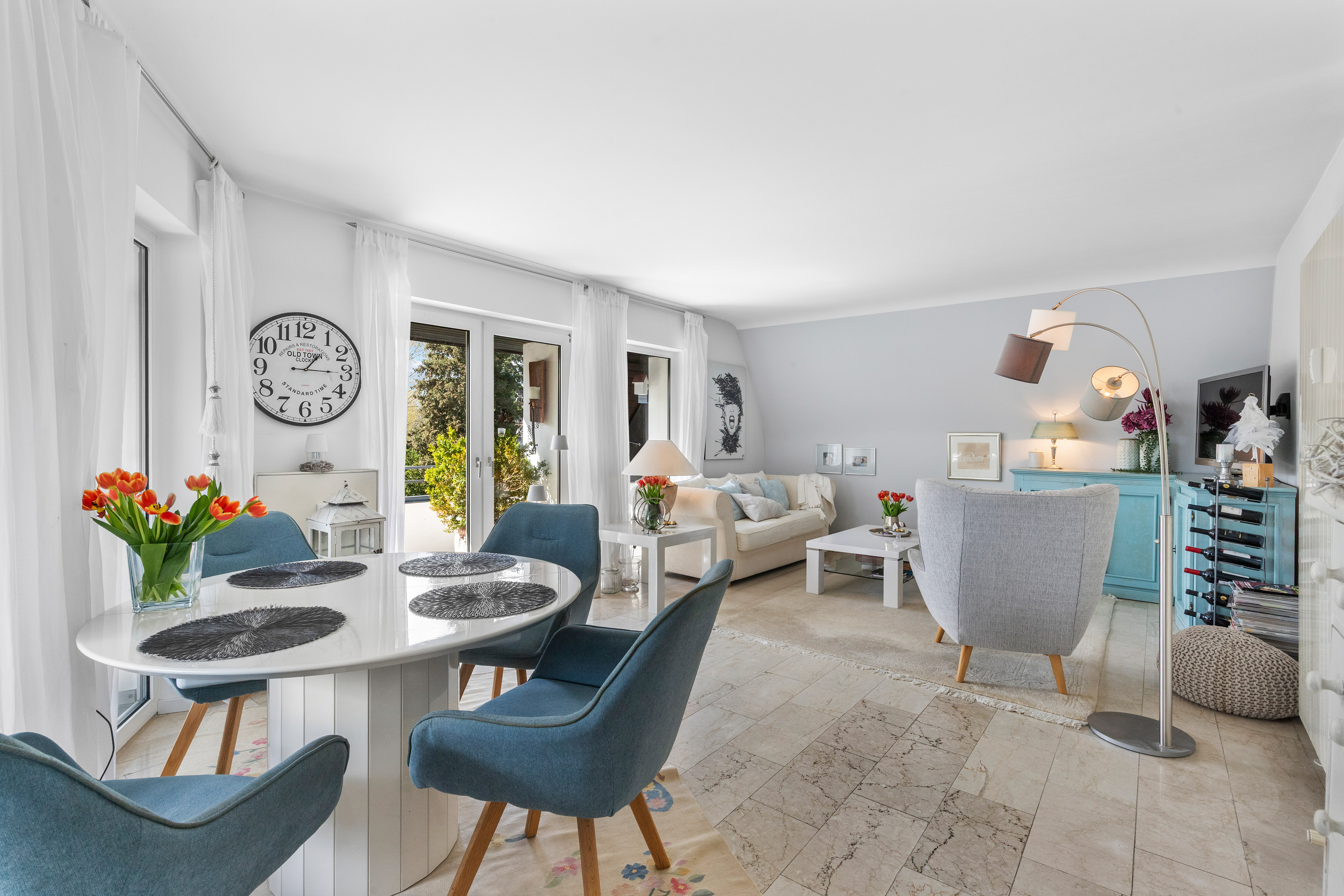 Über den Dächern von Oldenfelde: Lichtdurchflutetes Wohnerlebnis mit Panorama-Terrasse