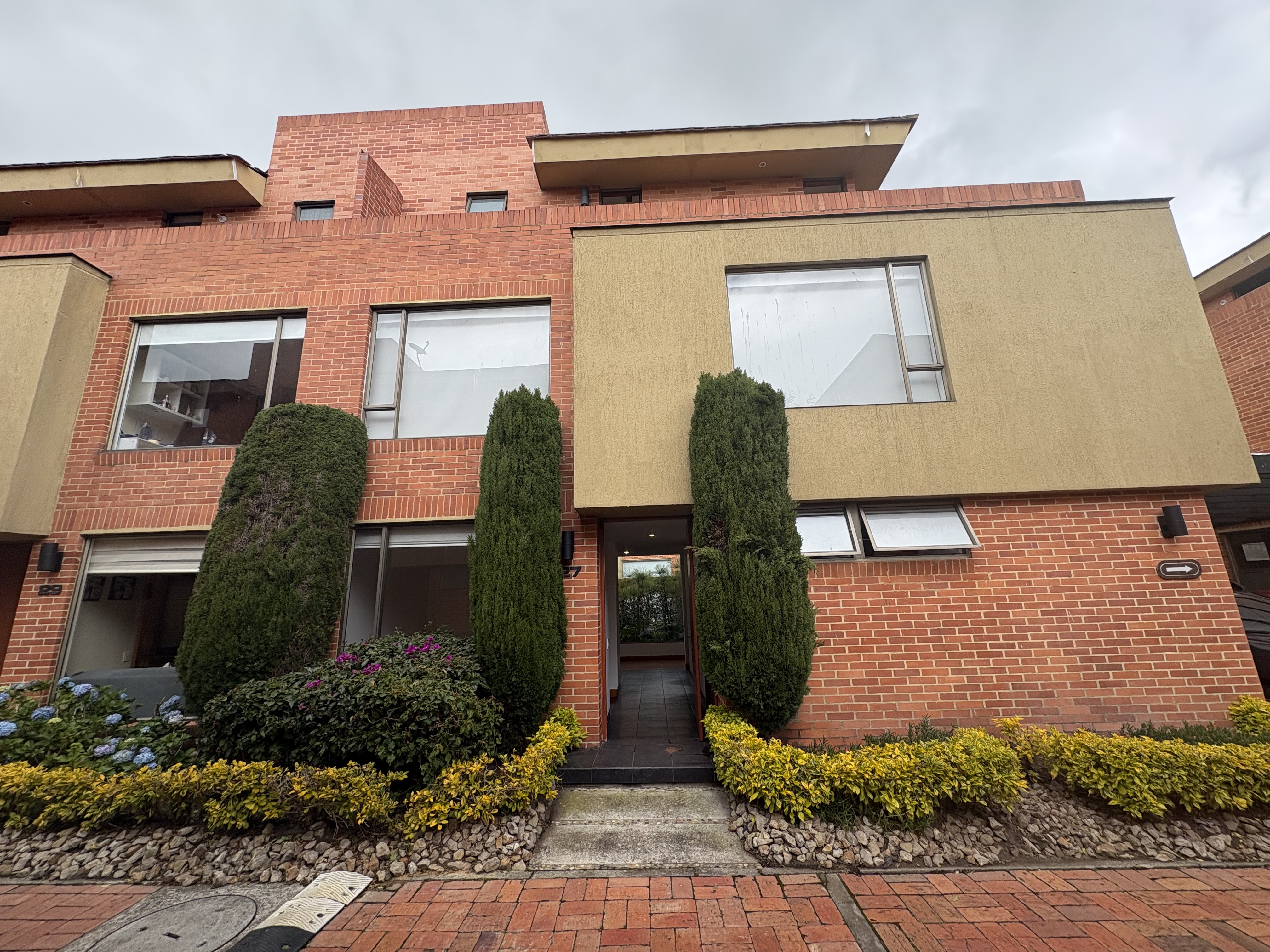 Casa para venta con pérgola en Arrayanes, Bogotá