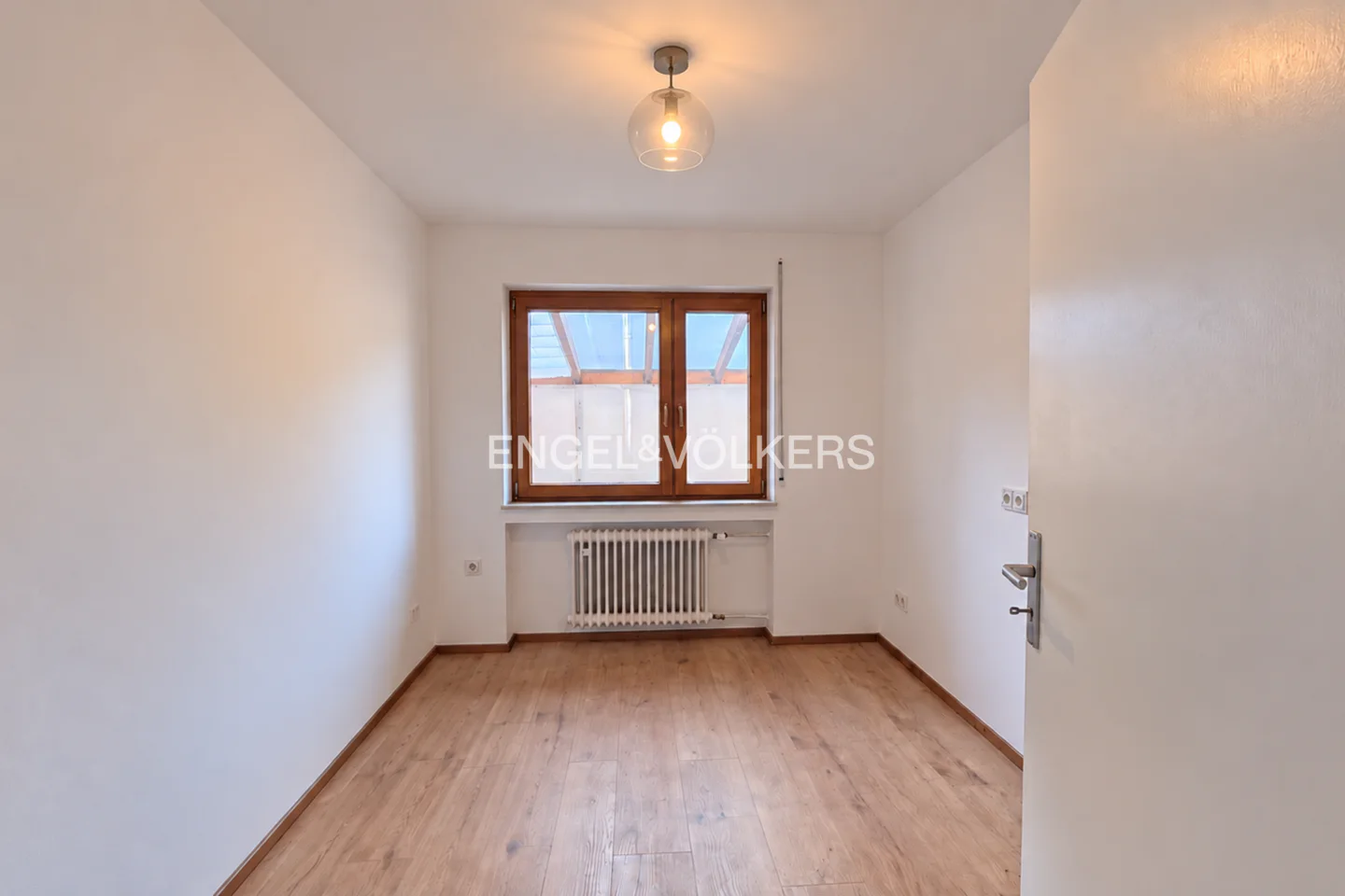 Exklusiv kernsanierte 3-Zimmer-Wohnung mit großzügiger Terrasse - Photo 2