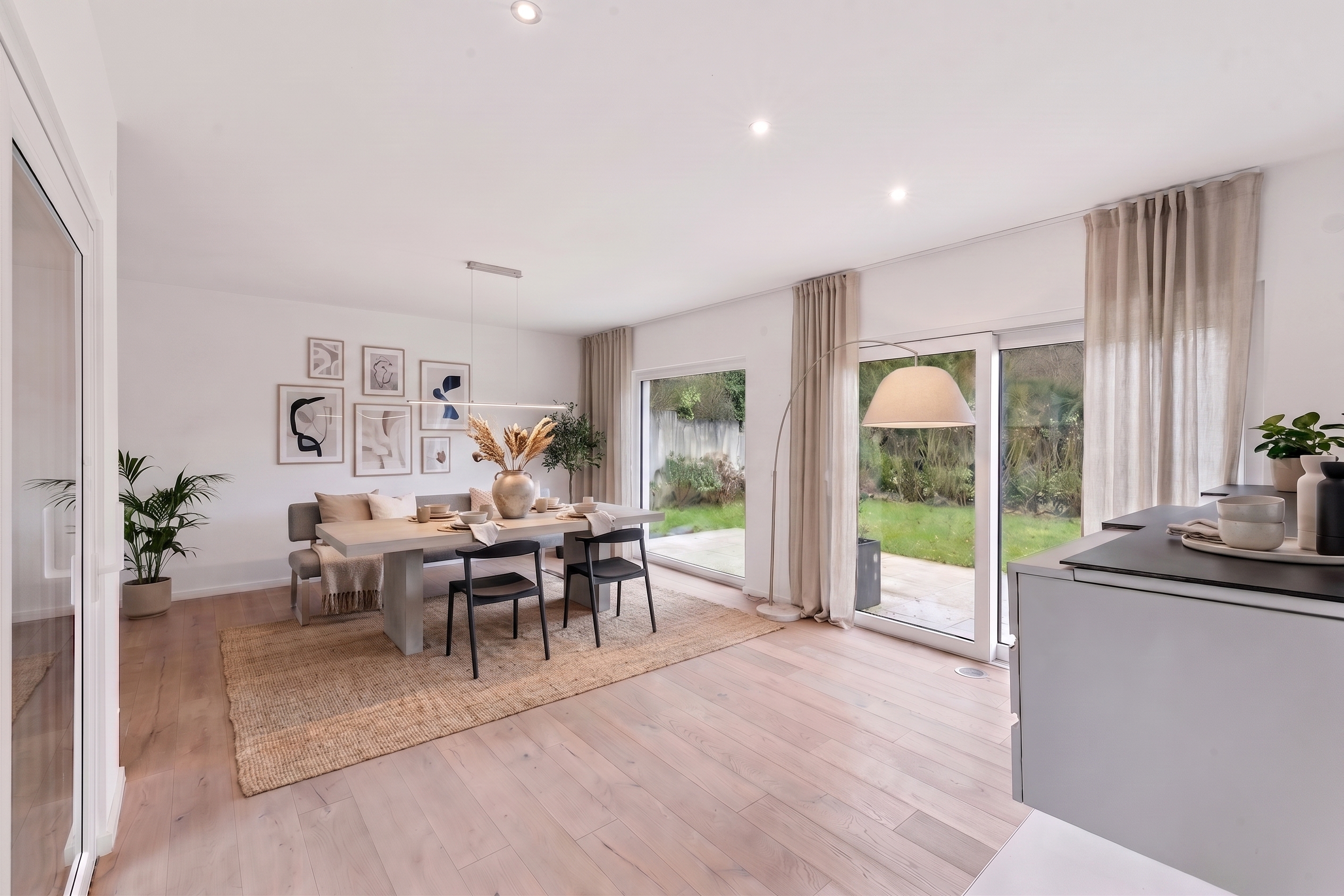 Modernes, großzügiges Einfamilienhaus mit Garten und Weitblick